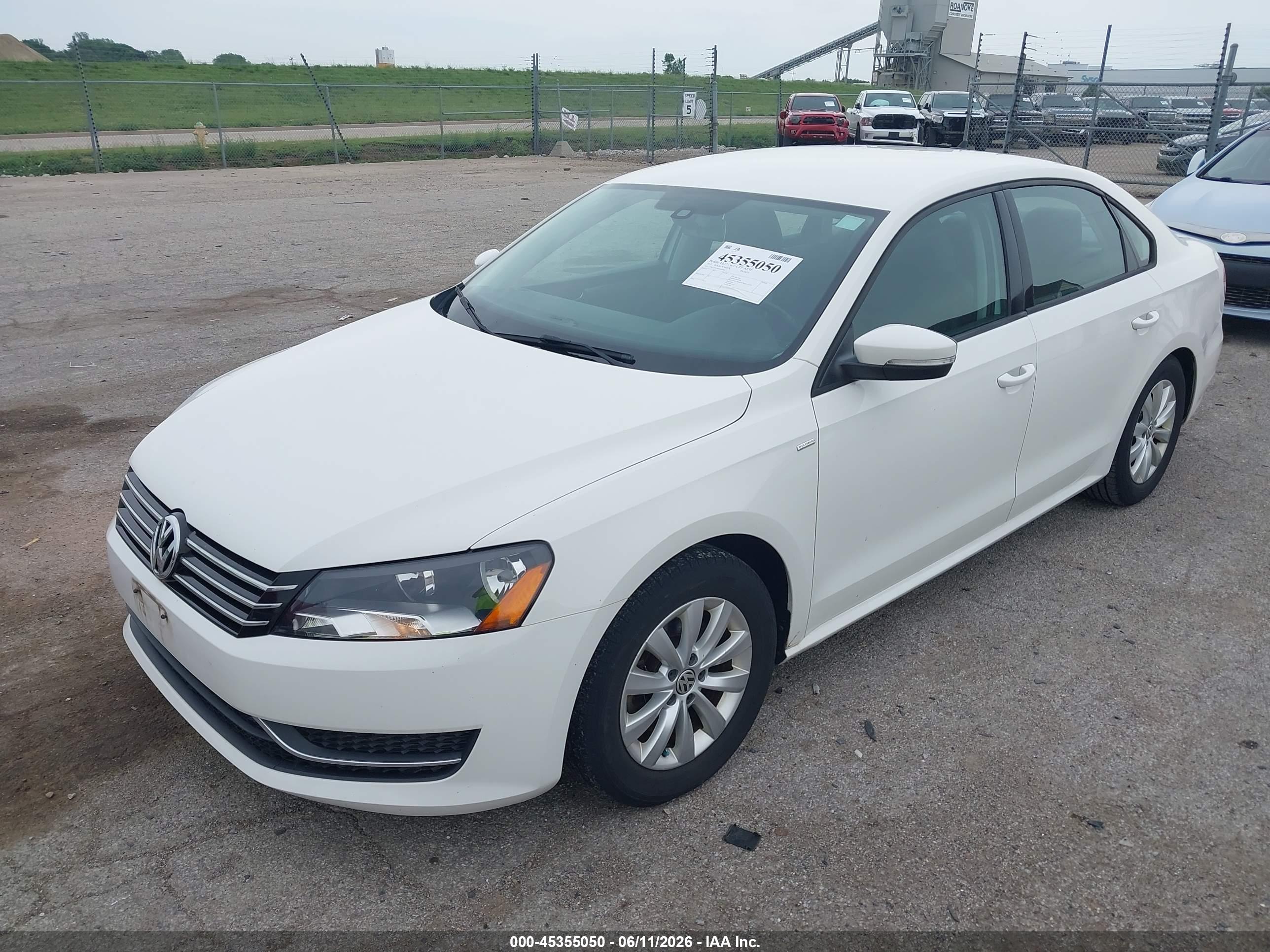 VOLKSWAGEN PASSAT image 2