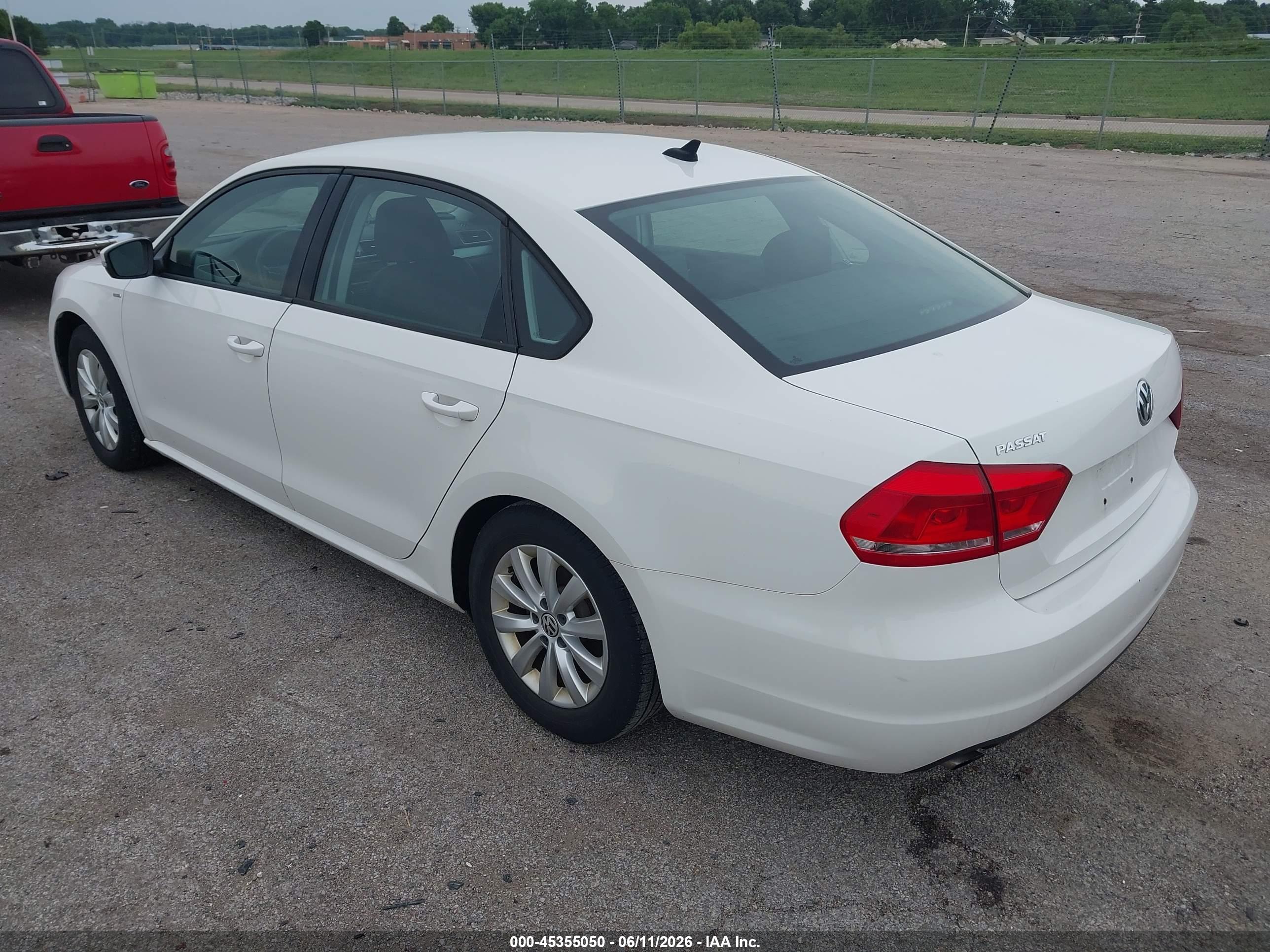 VOLKSWAGEN PASSAT image 3