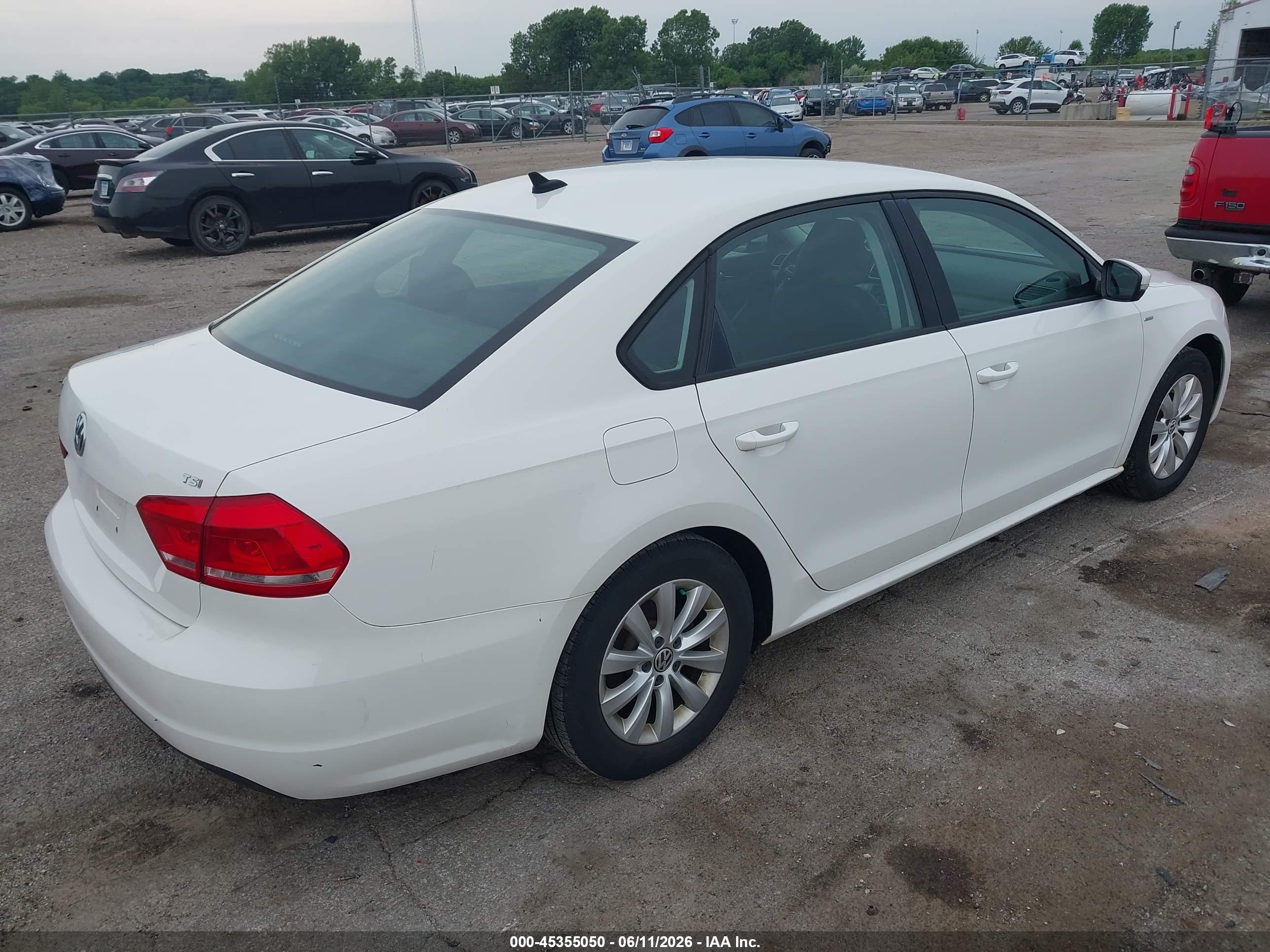 VOLKSWAGEN PASSAT image 4