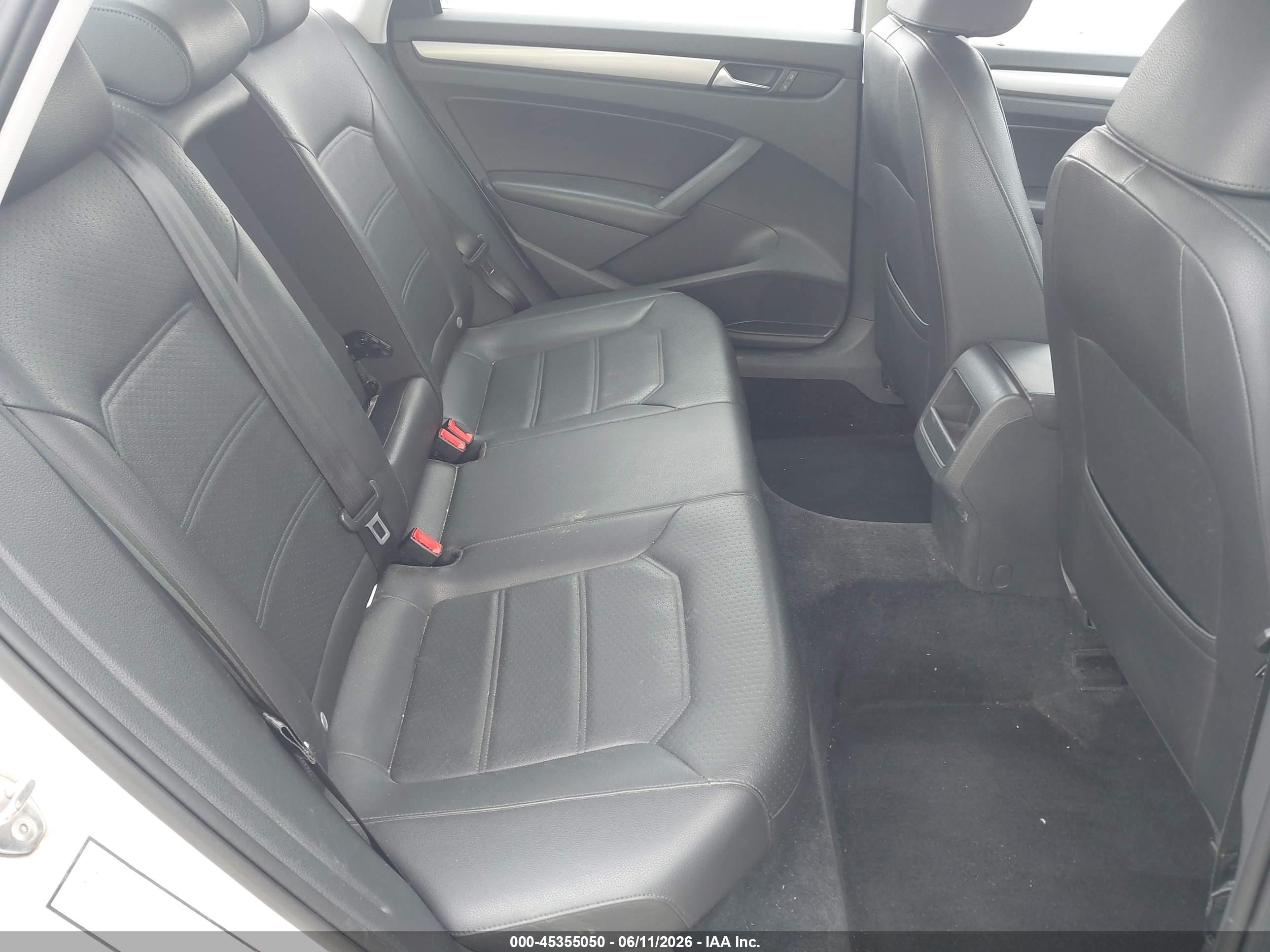 VOLKSWAGEN PASSAT image 8