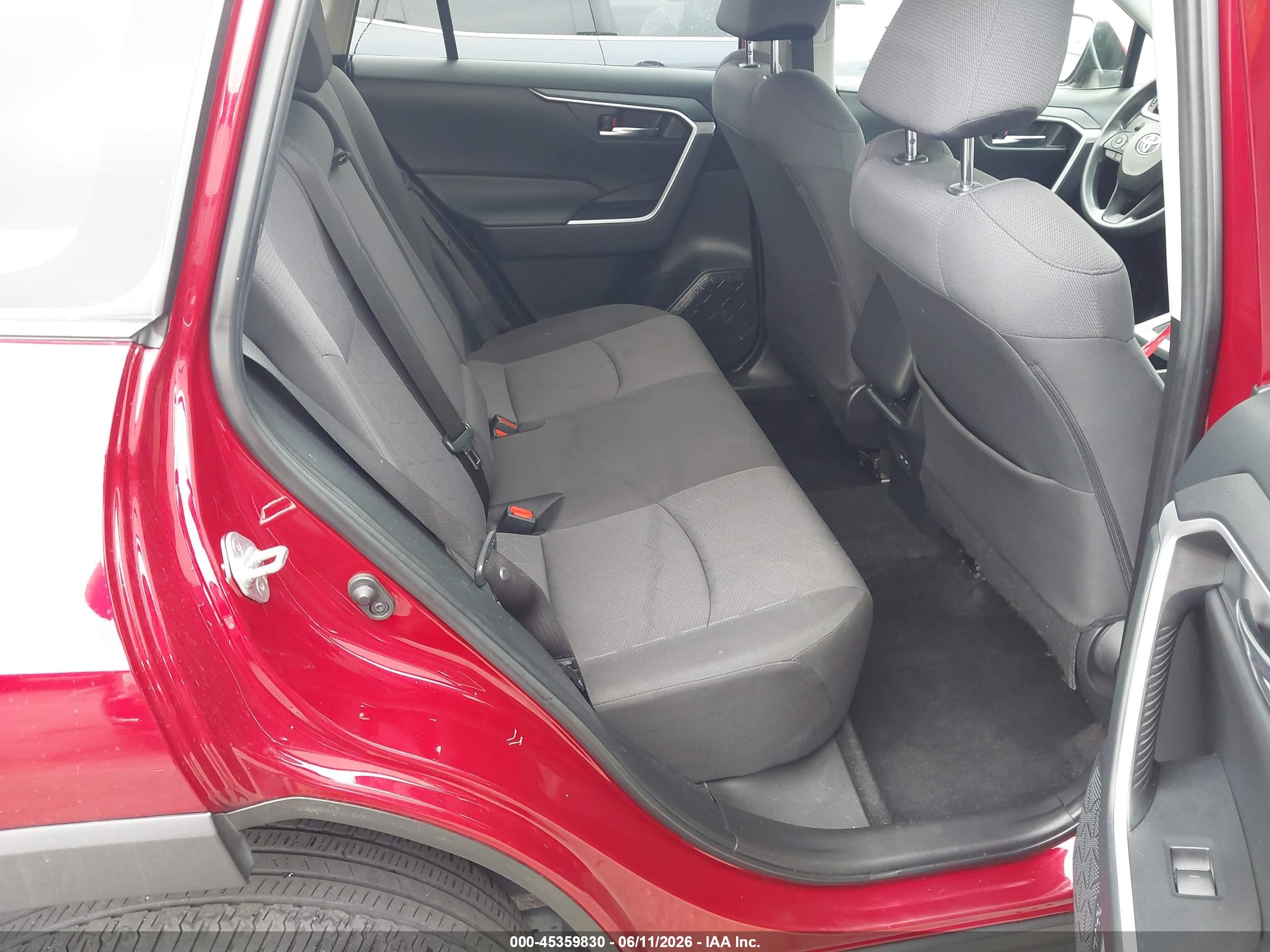 TOYOTA RAV4 image 8