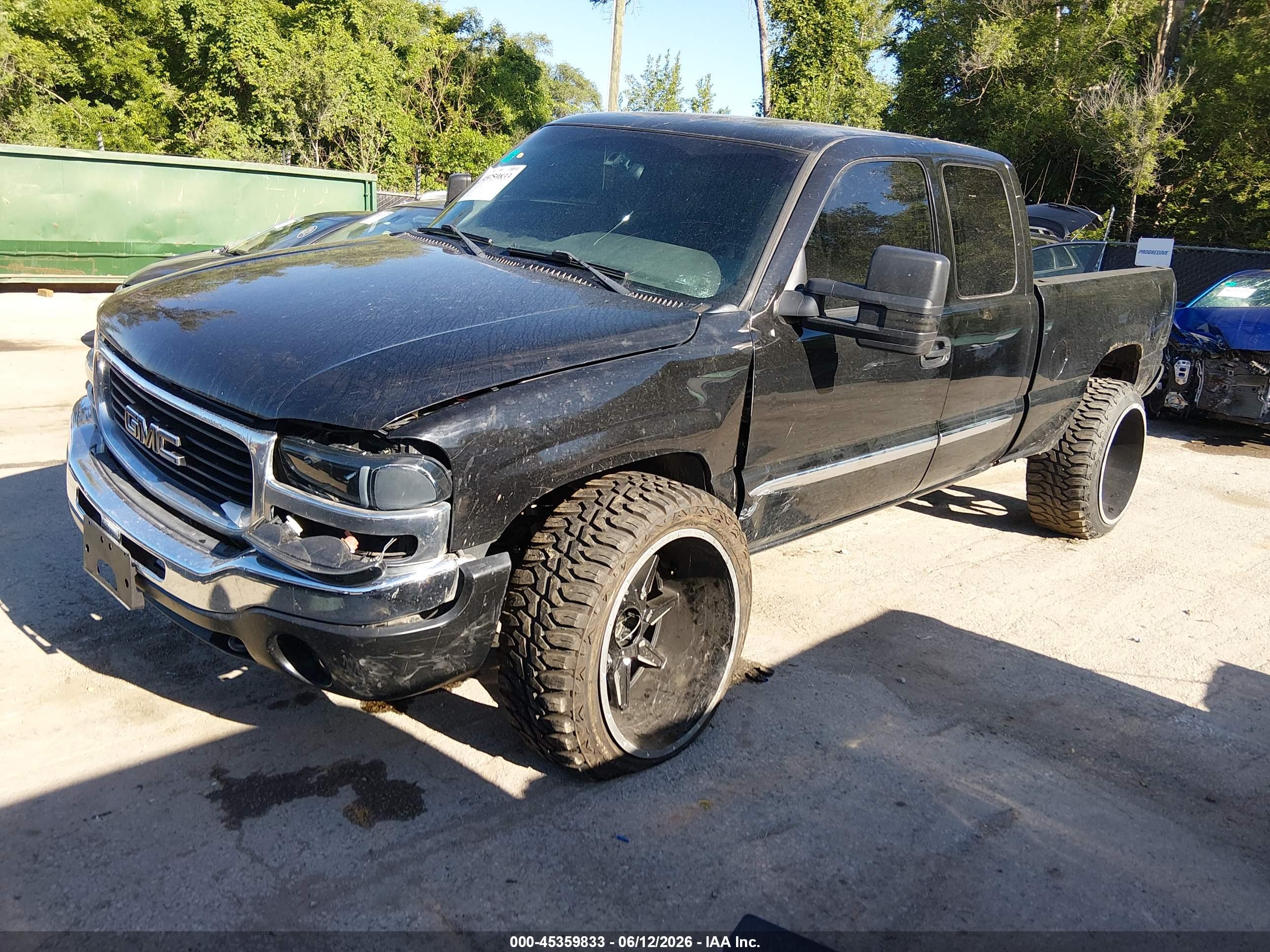 GMC SIERRA image 2