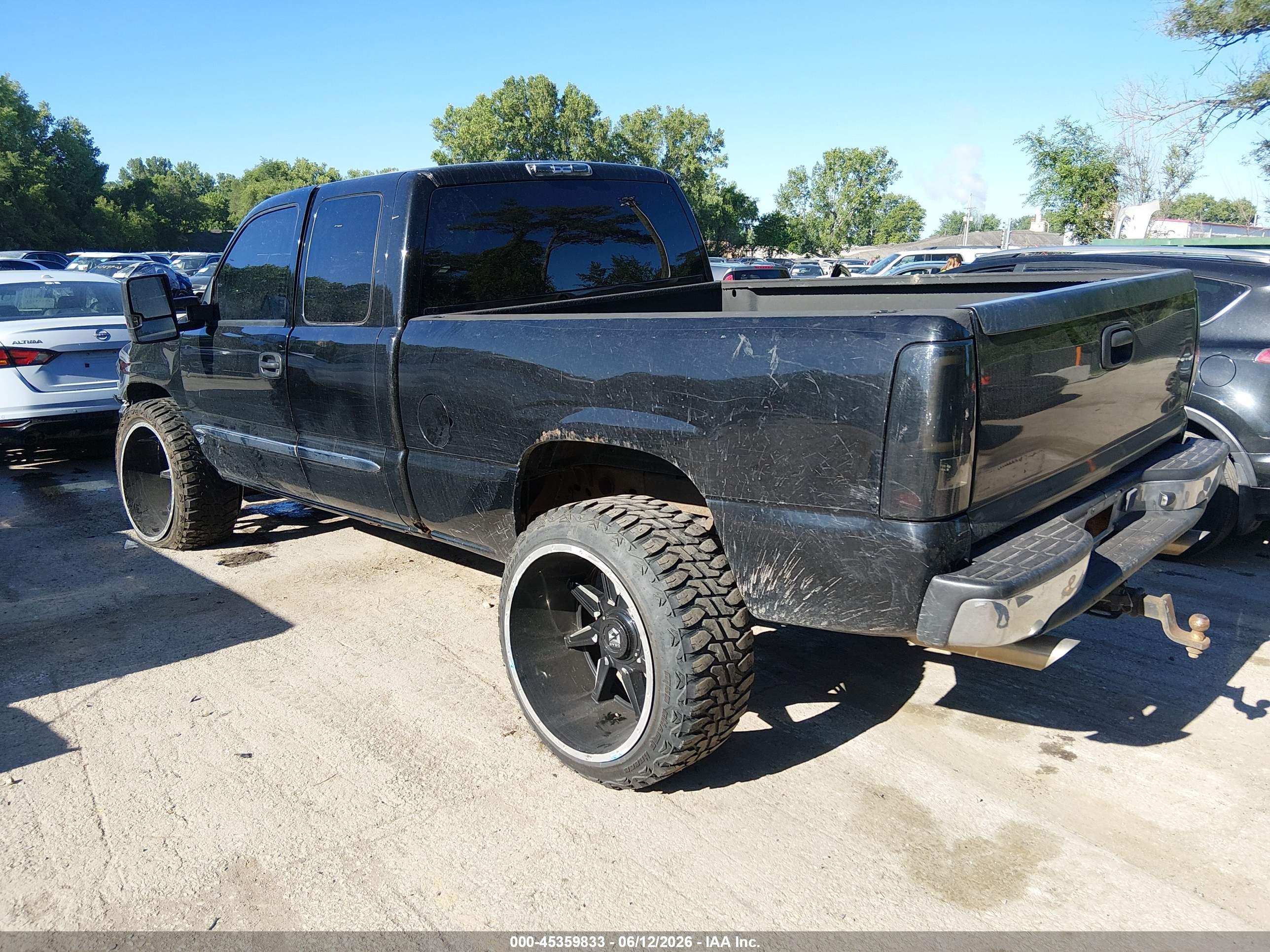 GMC SIERRA image 3
