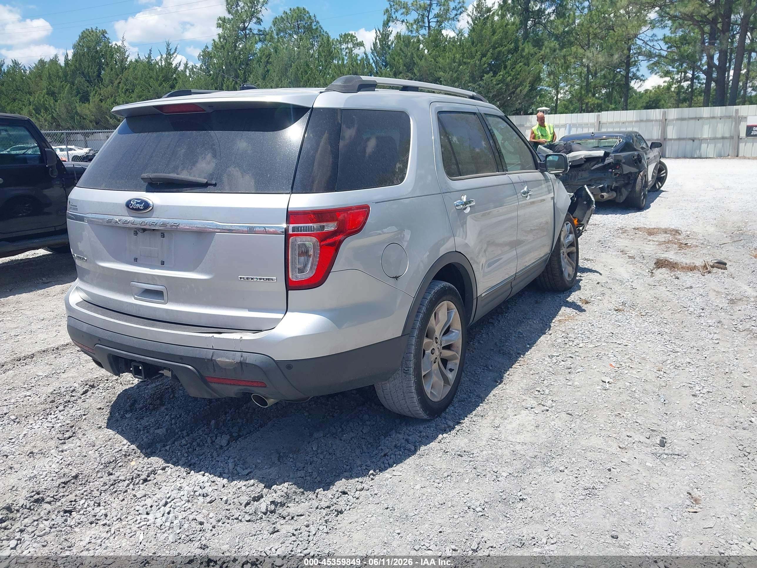 FORD EXPLORER image 4