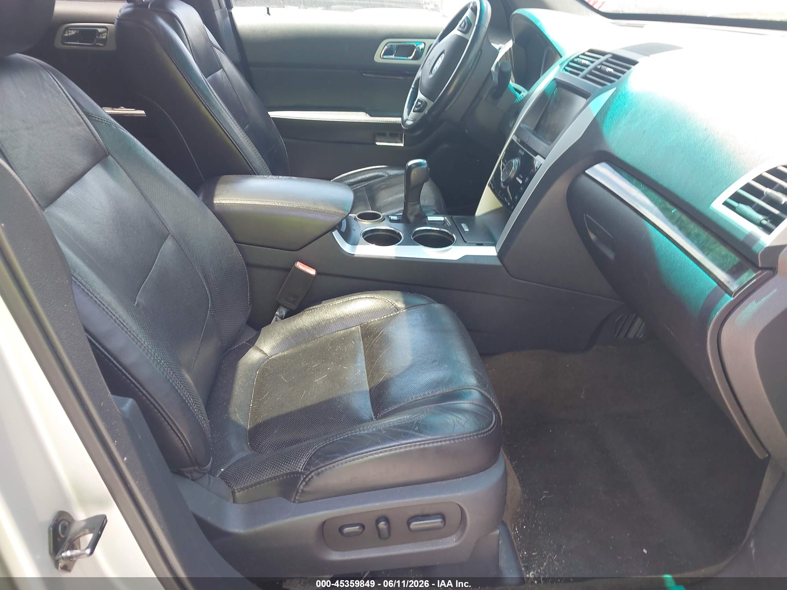 FORD EXPLORER image 5