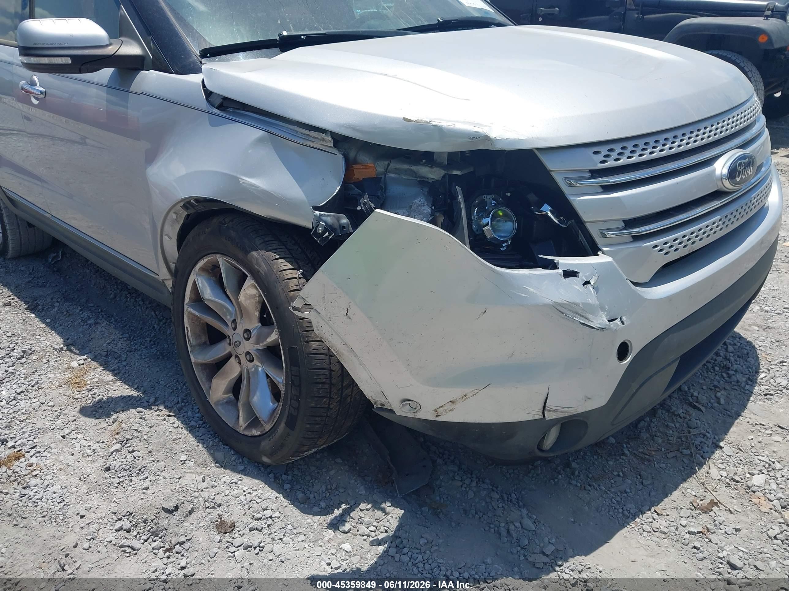 FORD EXPLORER image 6