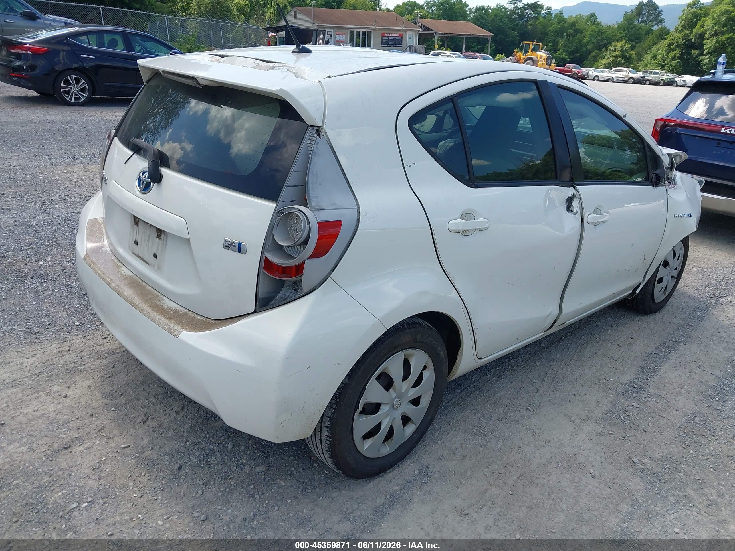 TOYOTA PRIUS image 4