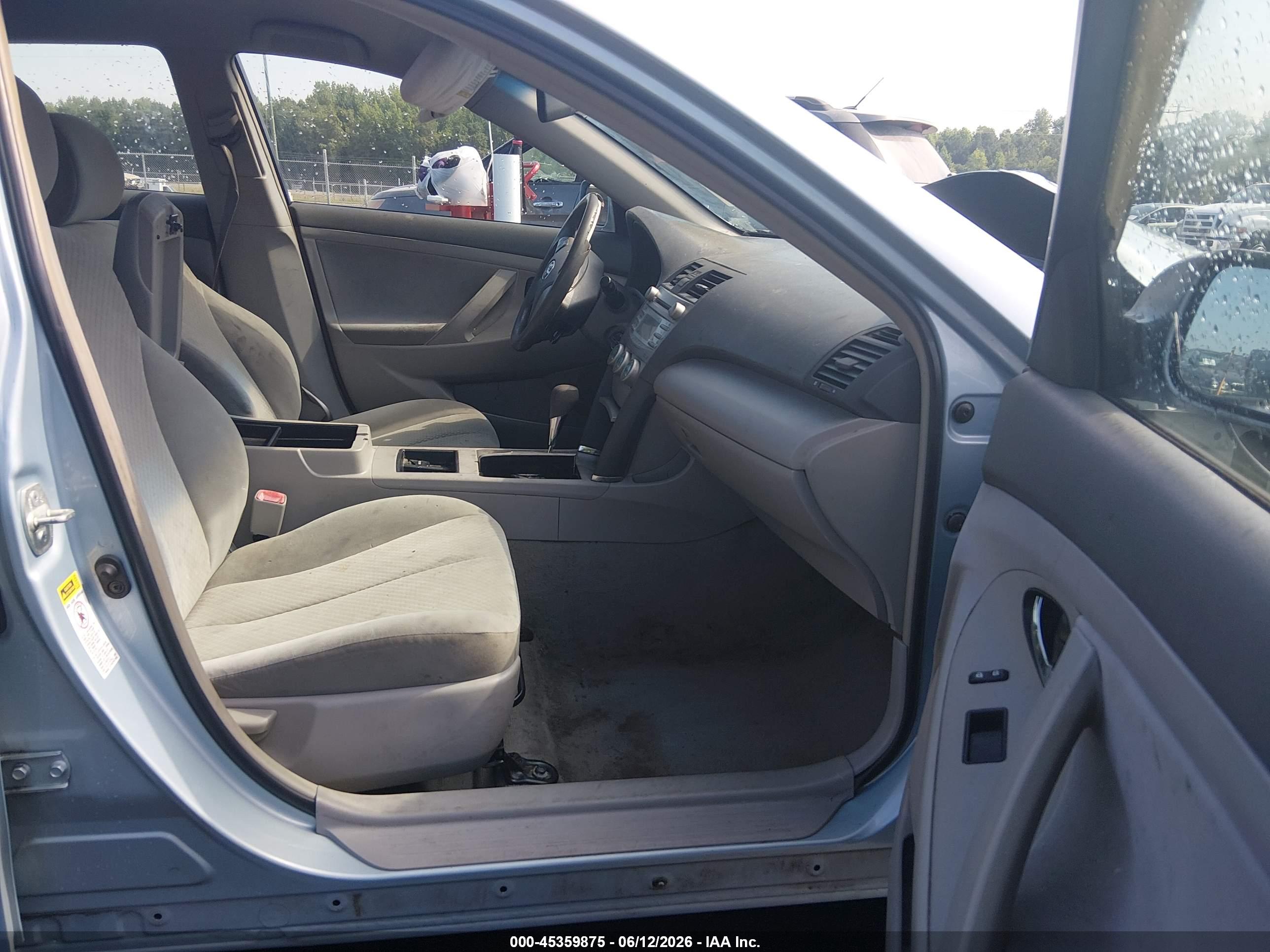 TOYOTA CAMRY image 5