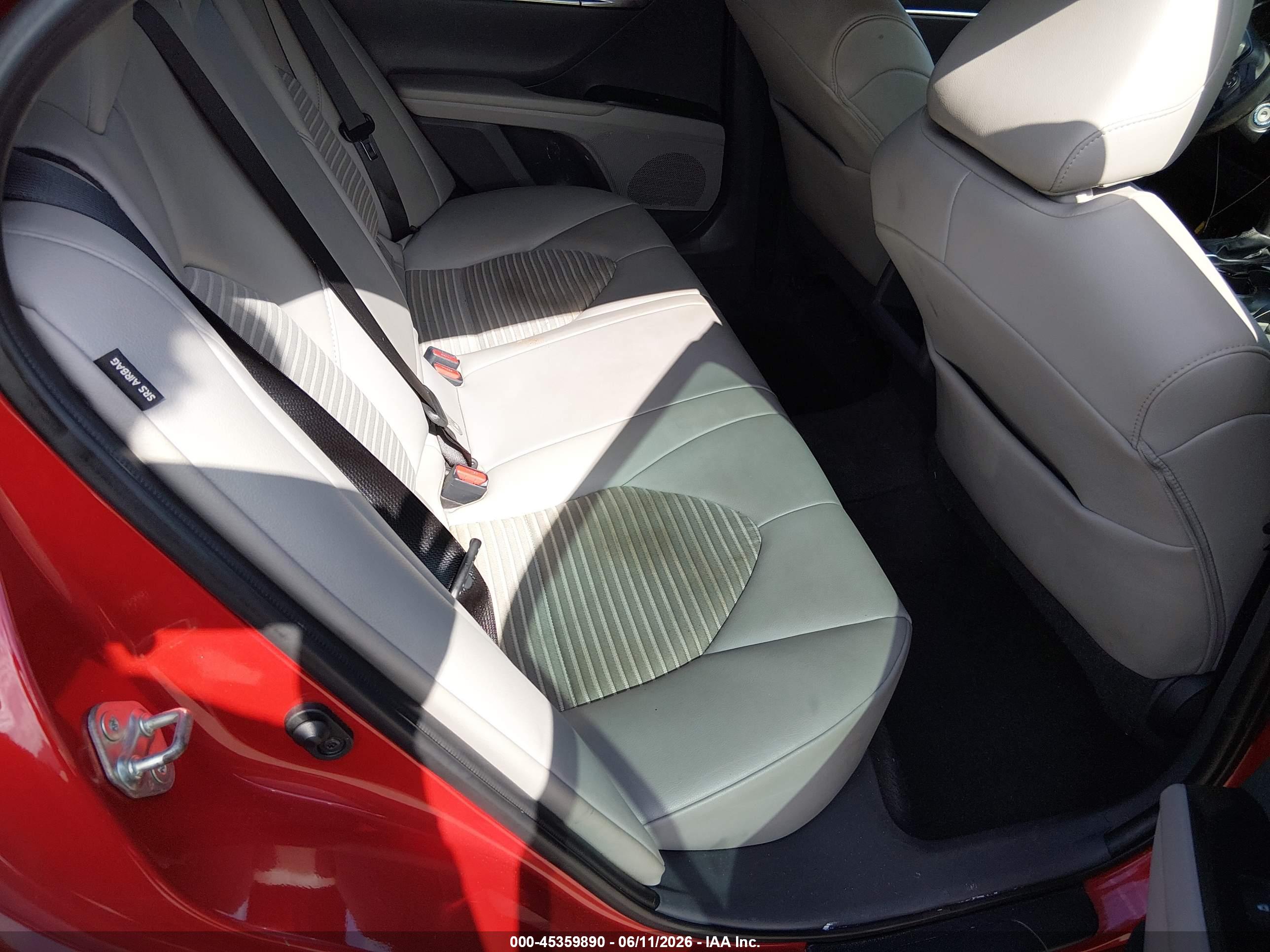 TOYOTA CAMRY image 8