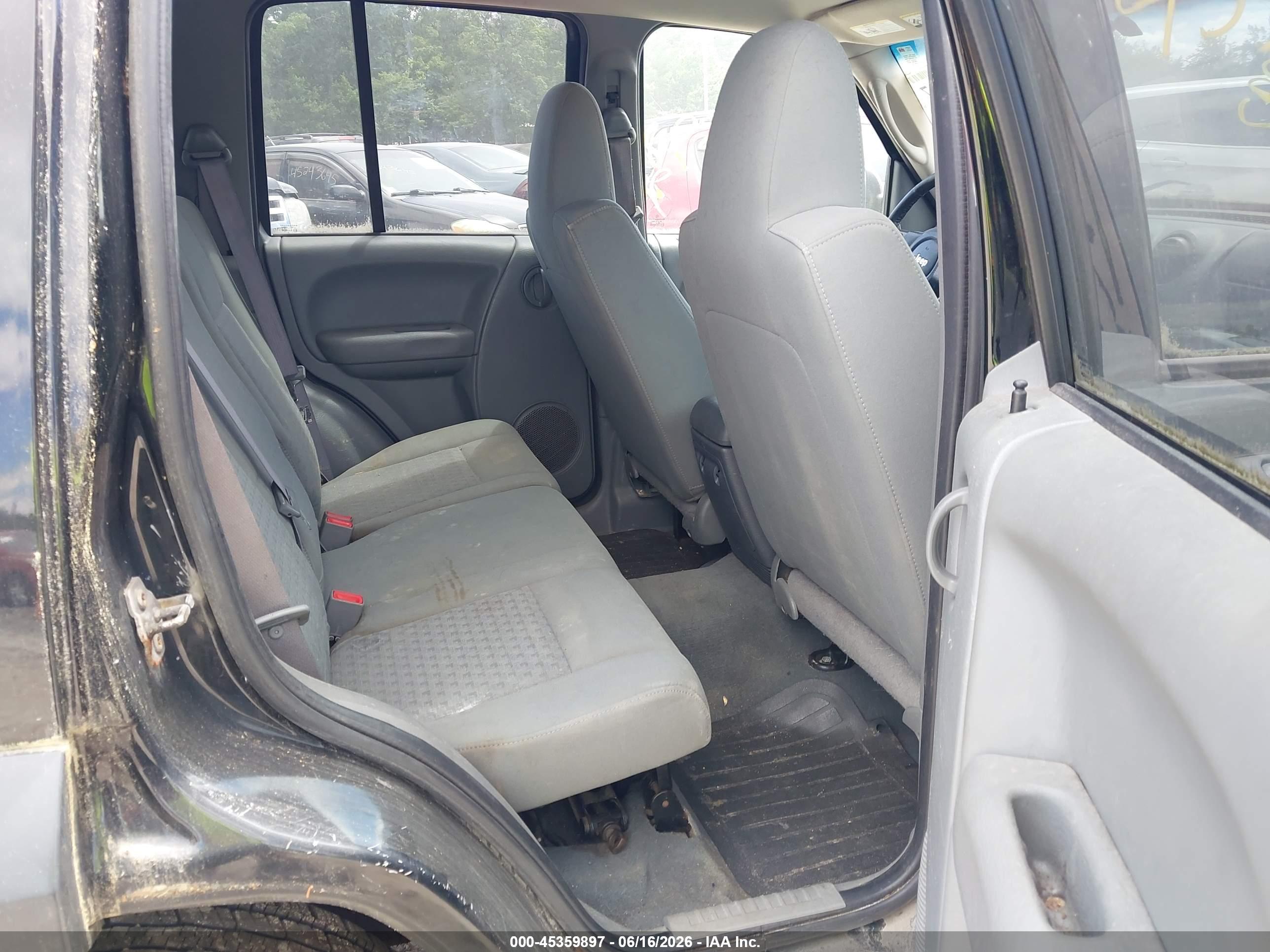 JEEP LIBERTY image 8