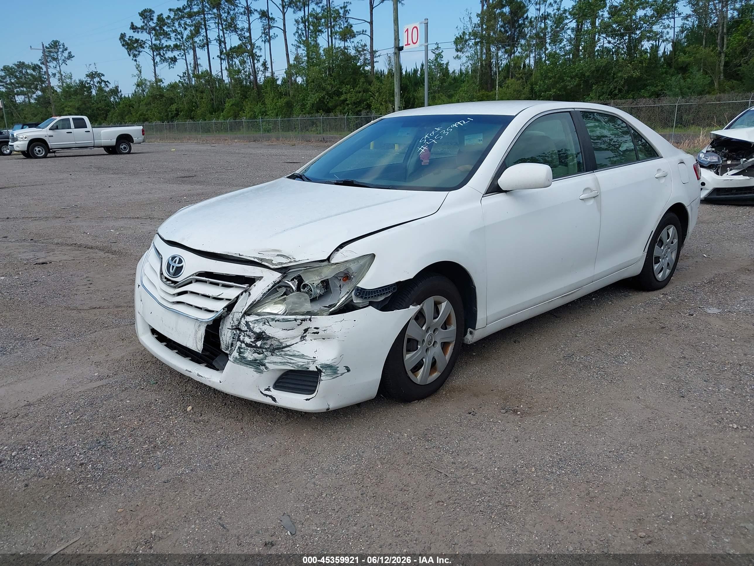TOYOTA CAMRY image 2
