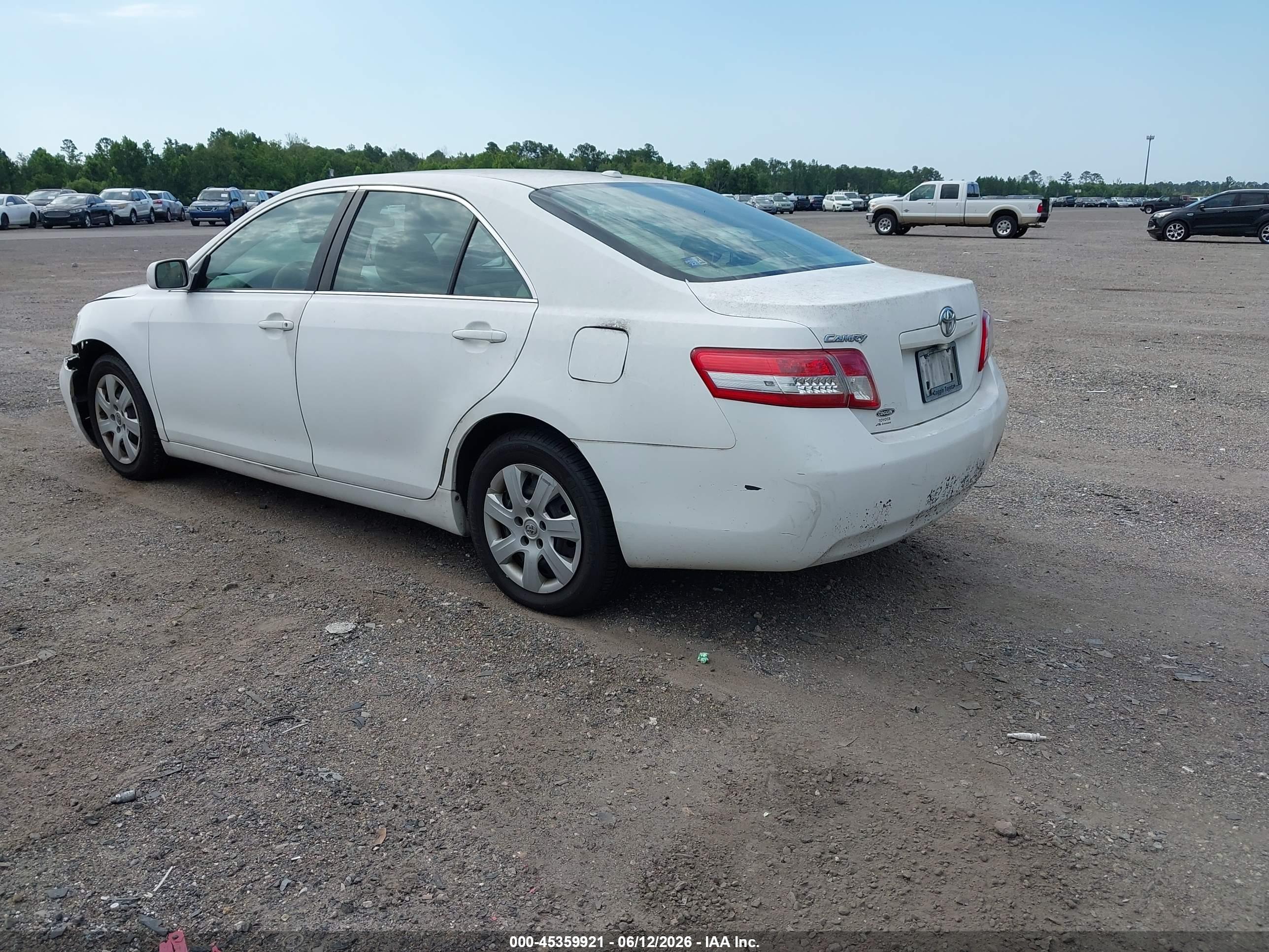 TOYOTA CAMRY image 3