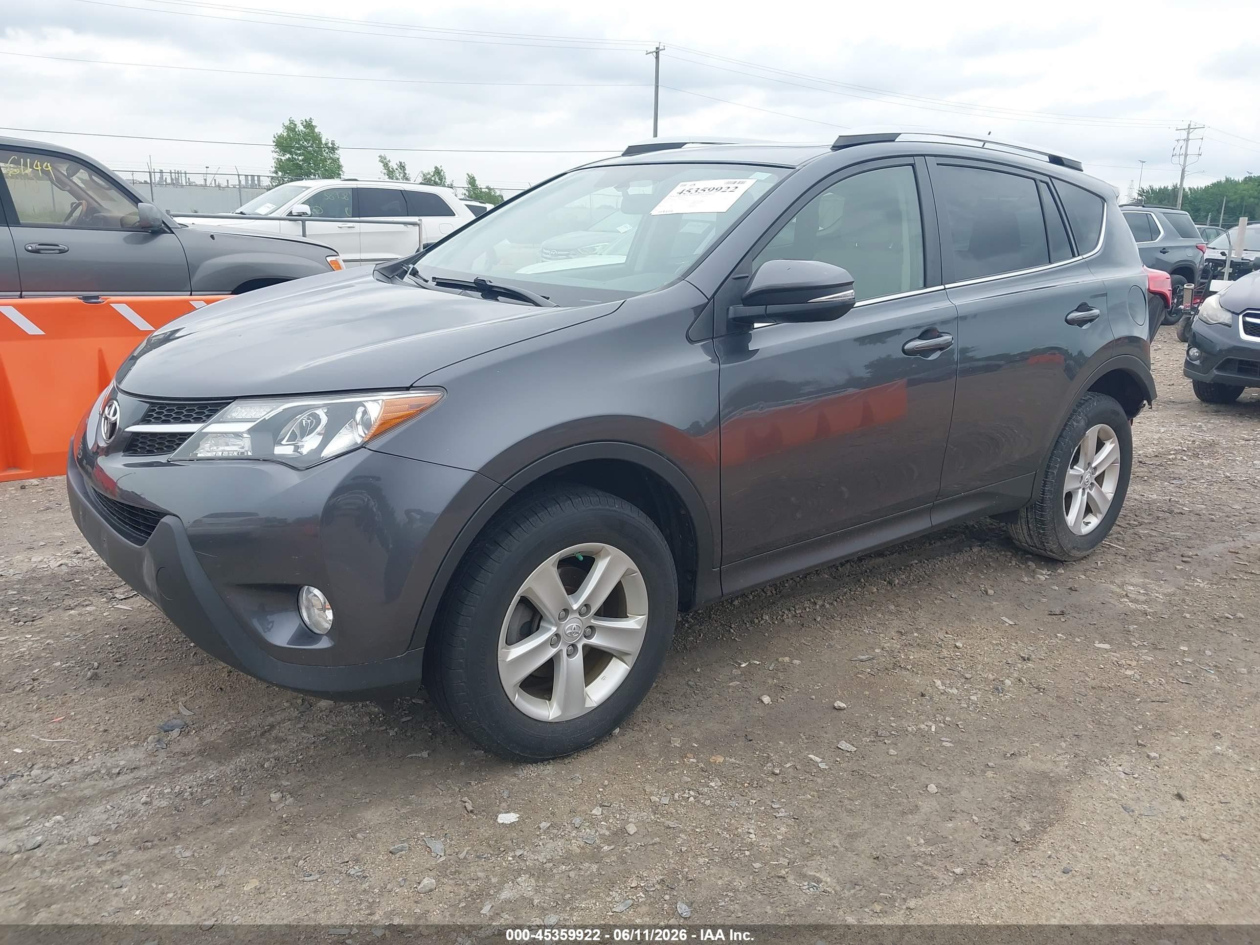 TOYOTA RAV4 image 2