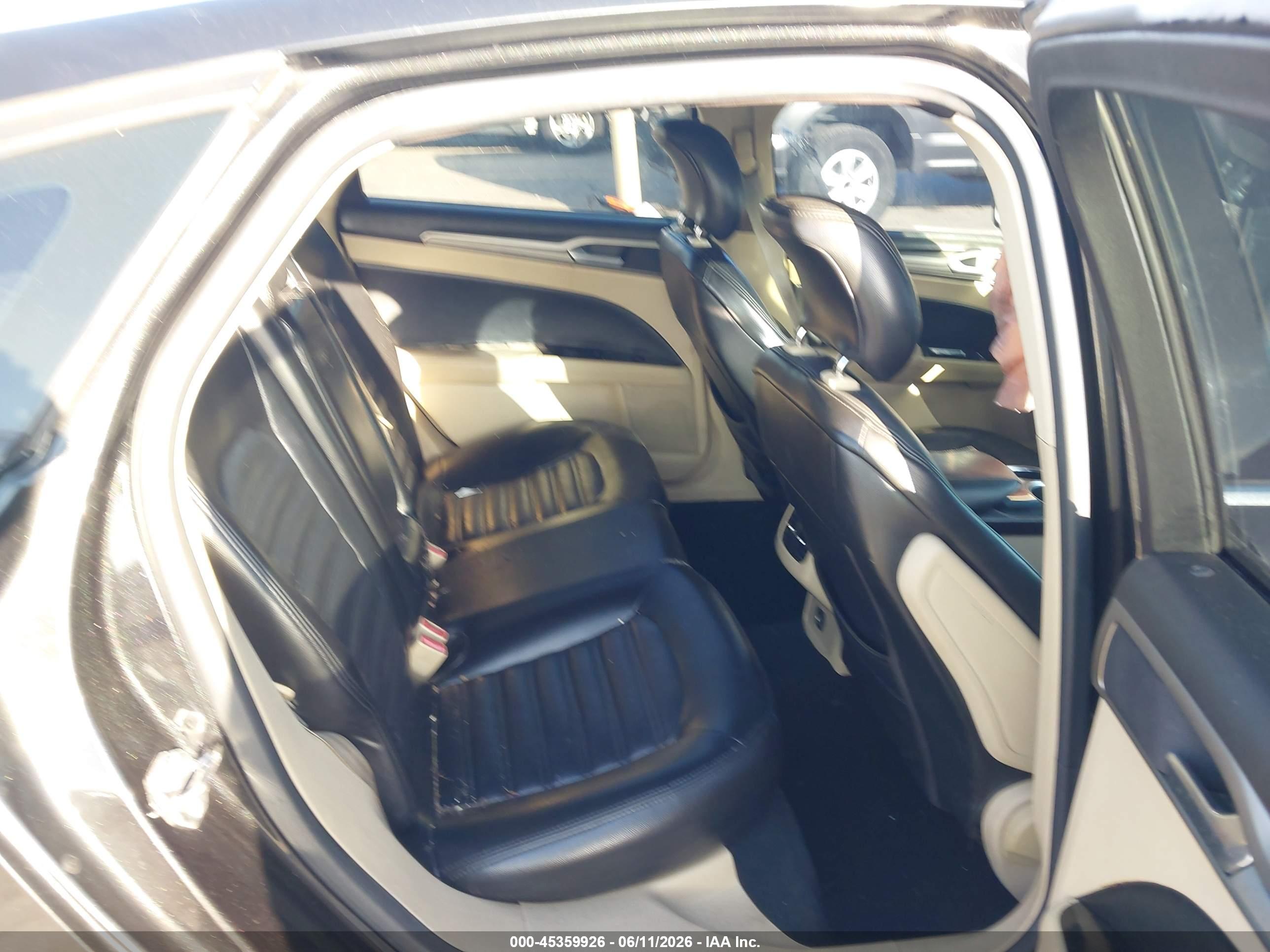 FORD FUSION image 8