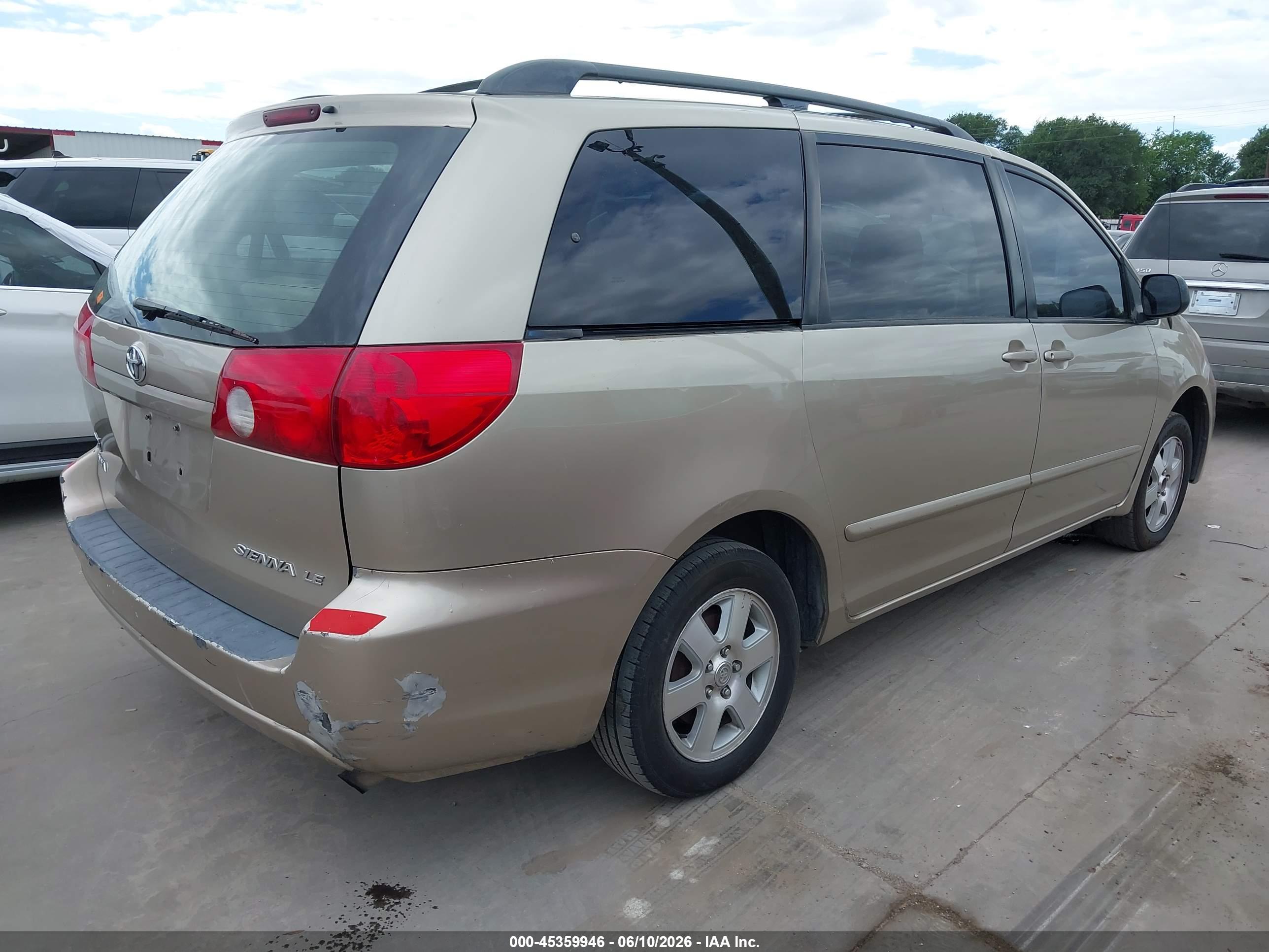 TOYOTA SIENNA image 4