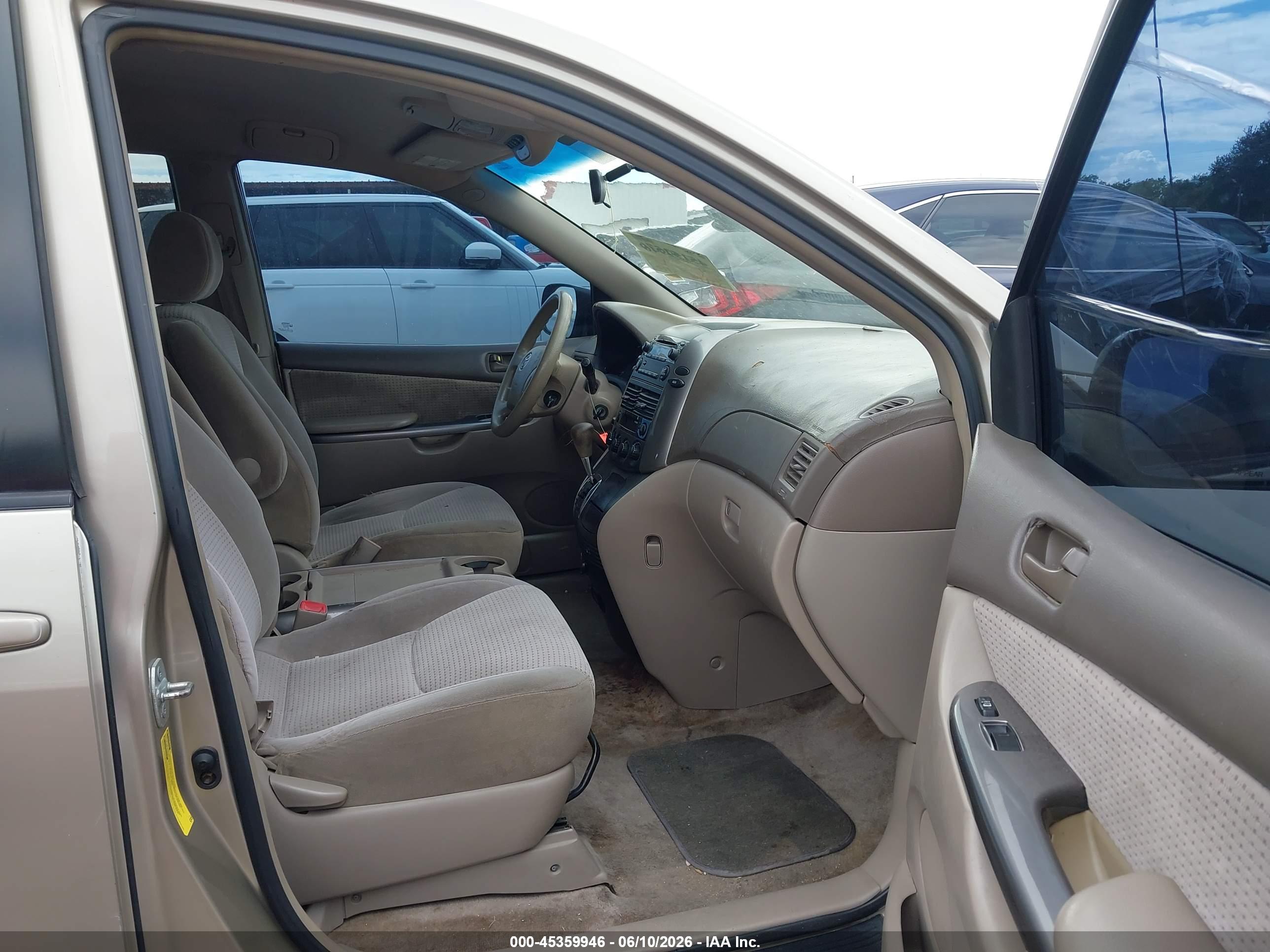 TOYOTA SIENNA image 5