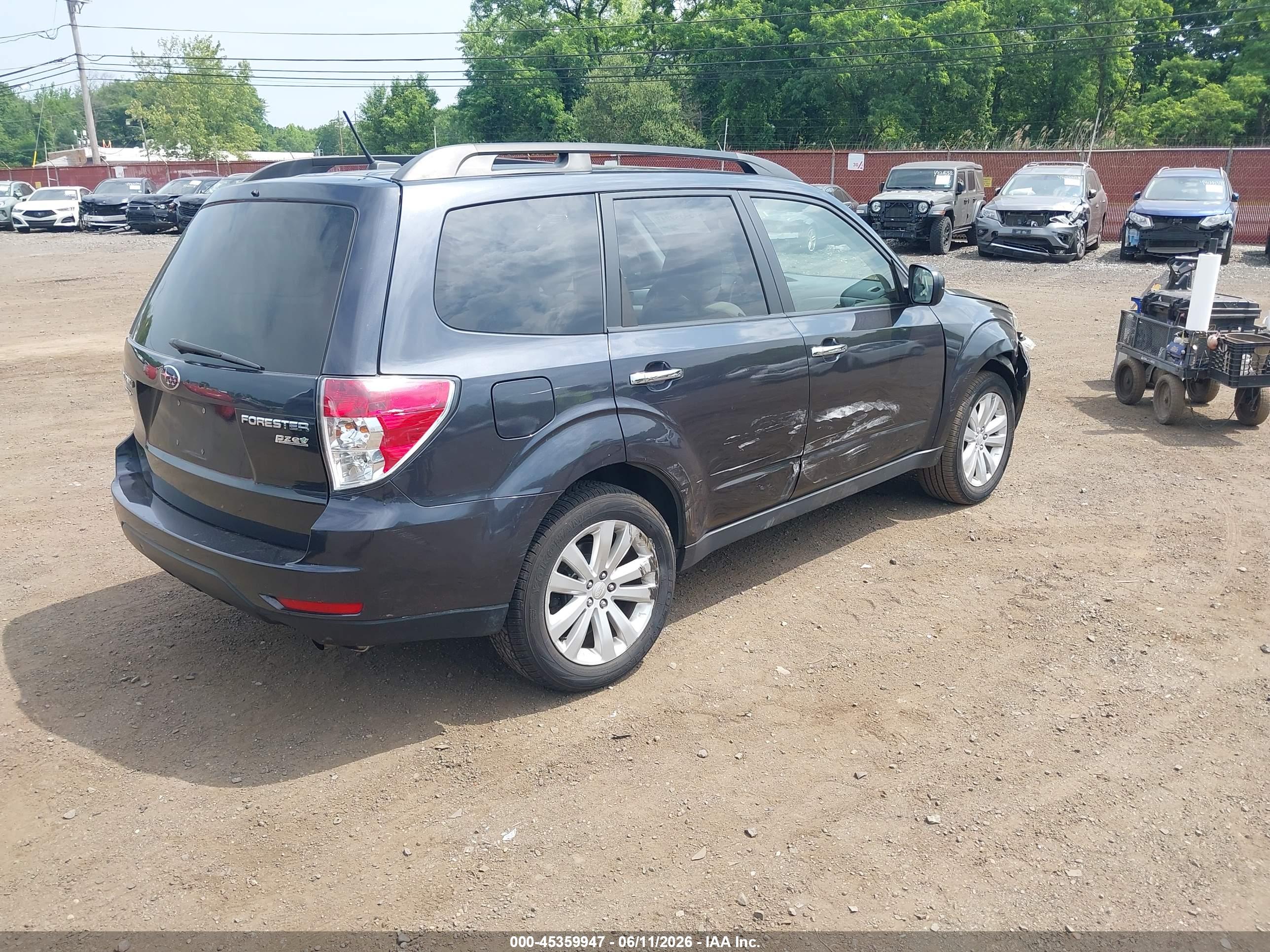 SUBARU FORESTER image 4