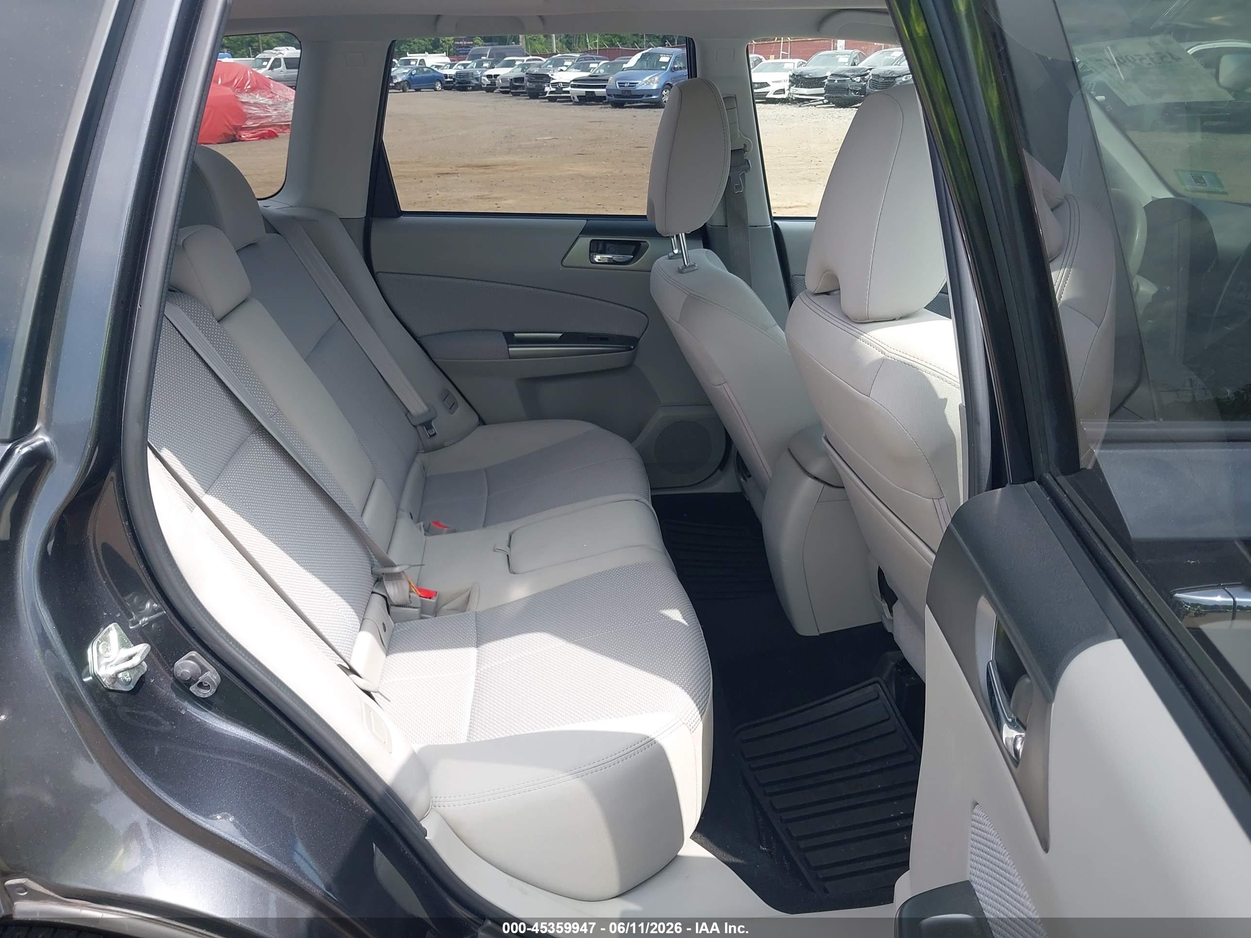 SUBARU FORESTER image 8