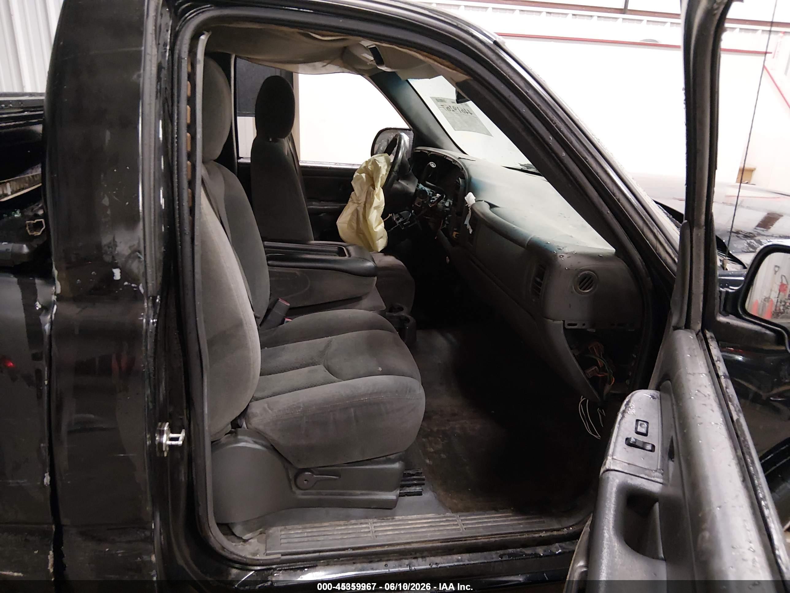 CHEVROLET SILVERADO image 5