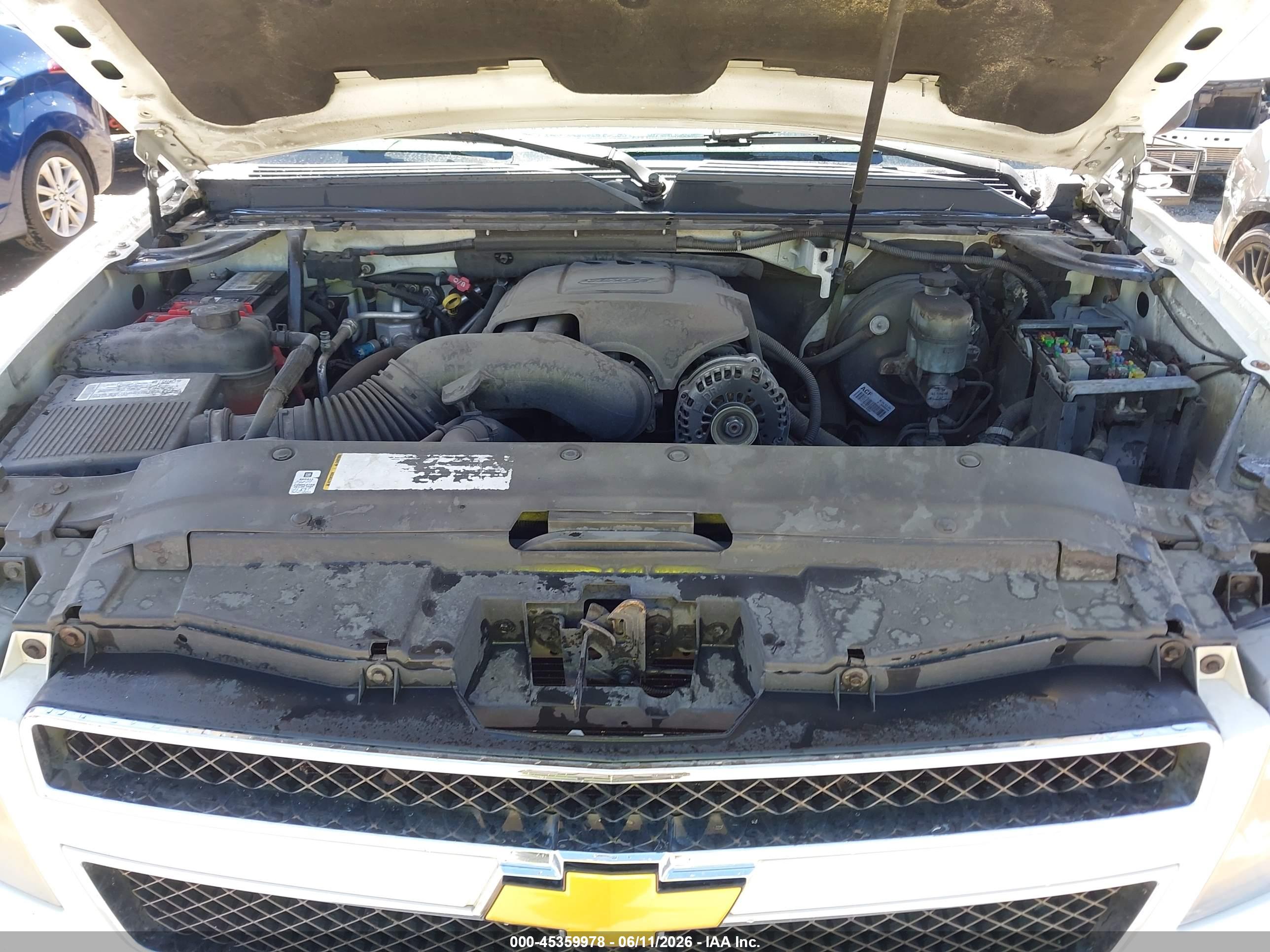 CHEVROLET SUBURBAN image 10