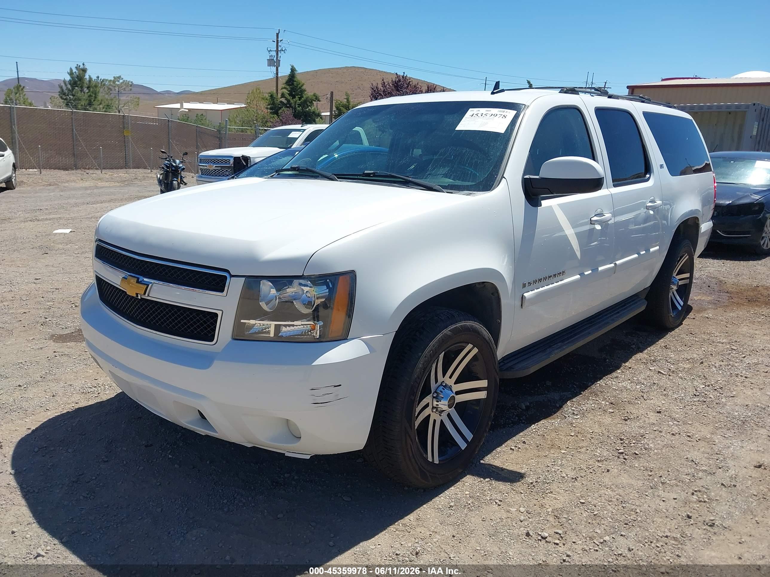 CHEVROLET SUBURBAN image 2