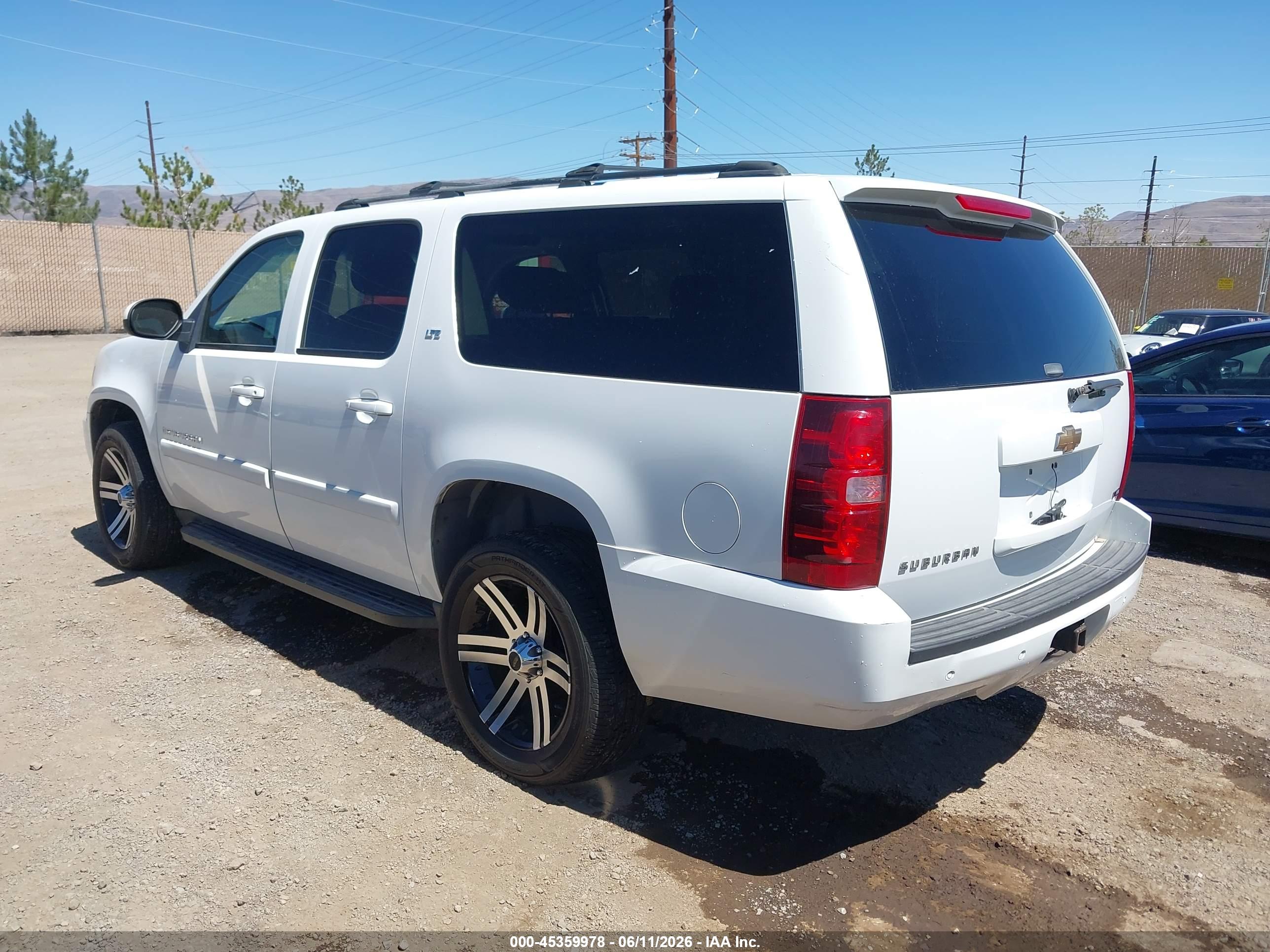 CHEVROLET SUBURBAN image 3