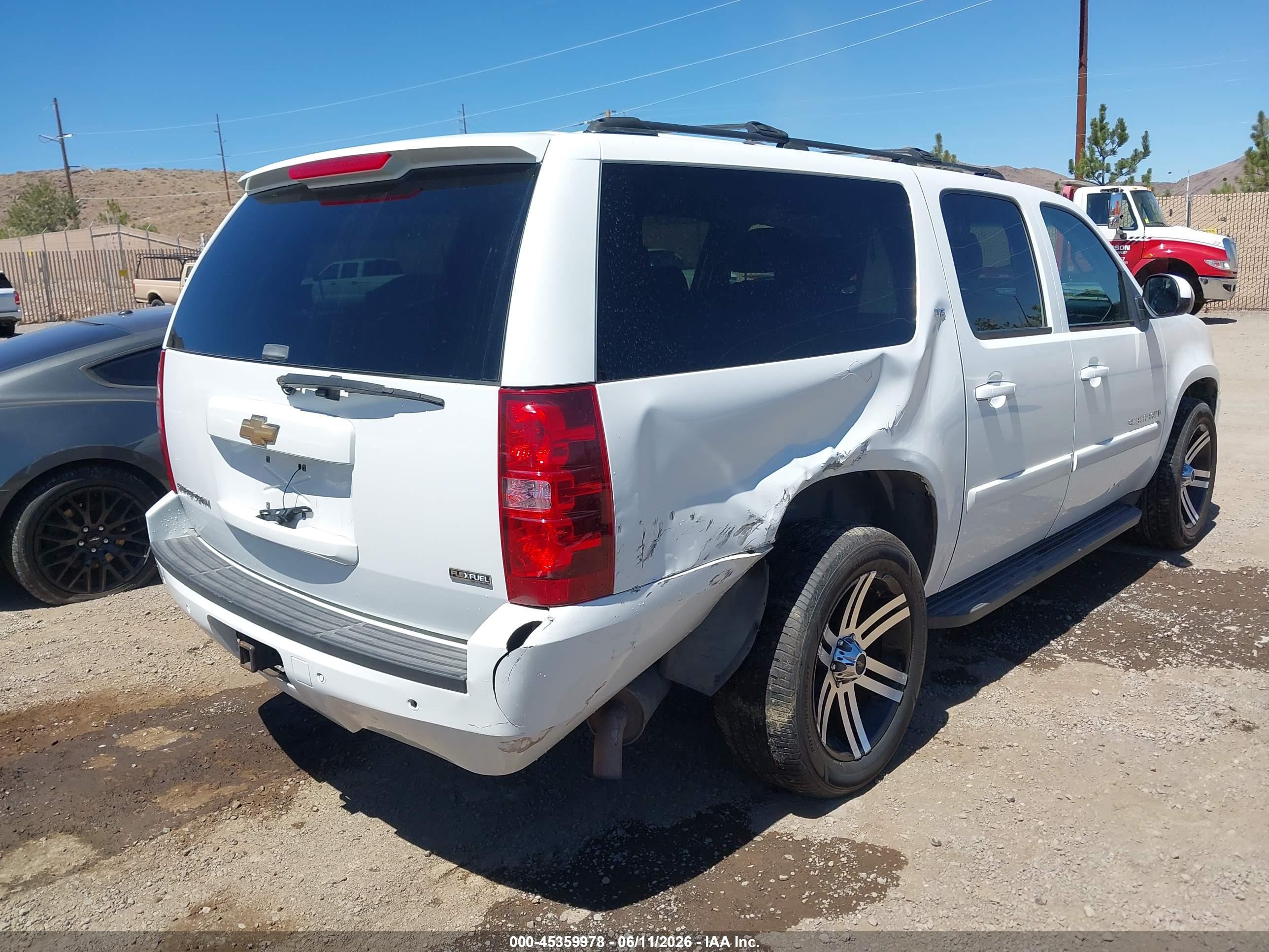 CHEVROLET SUBURBAN image 4