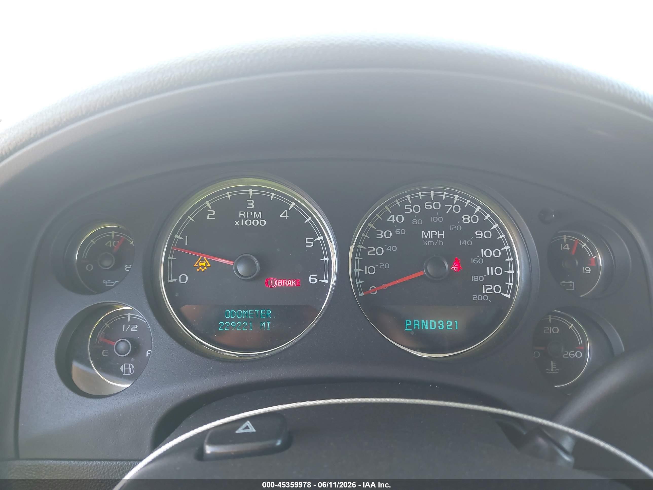 CHEVROLET SUBURBAN image 7