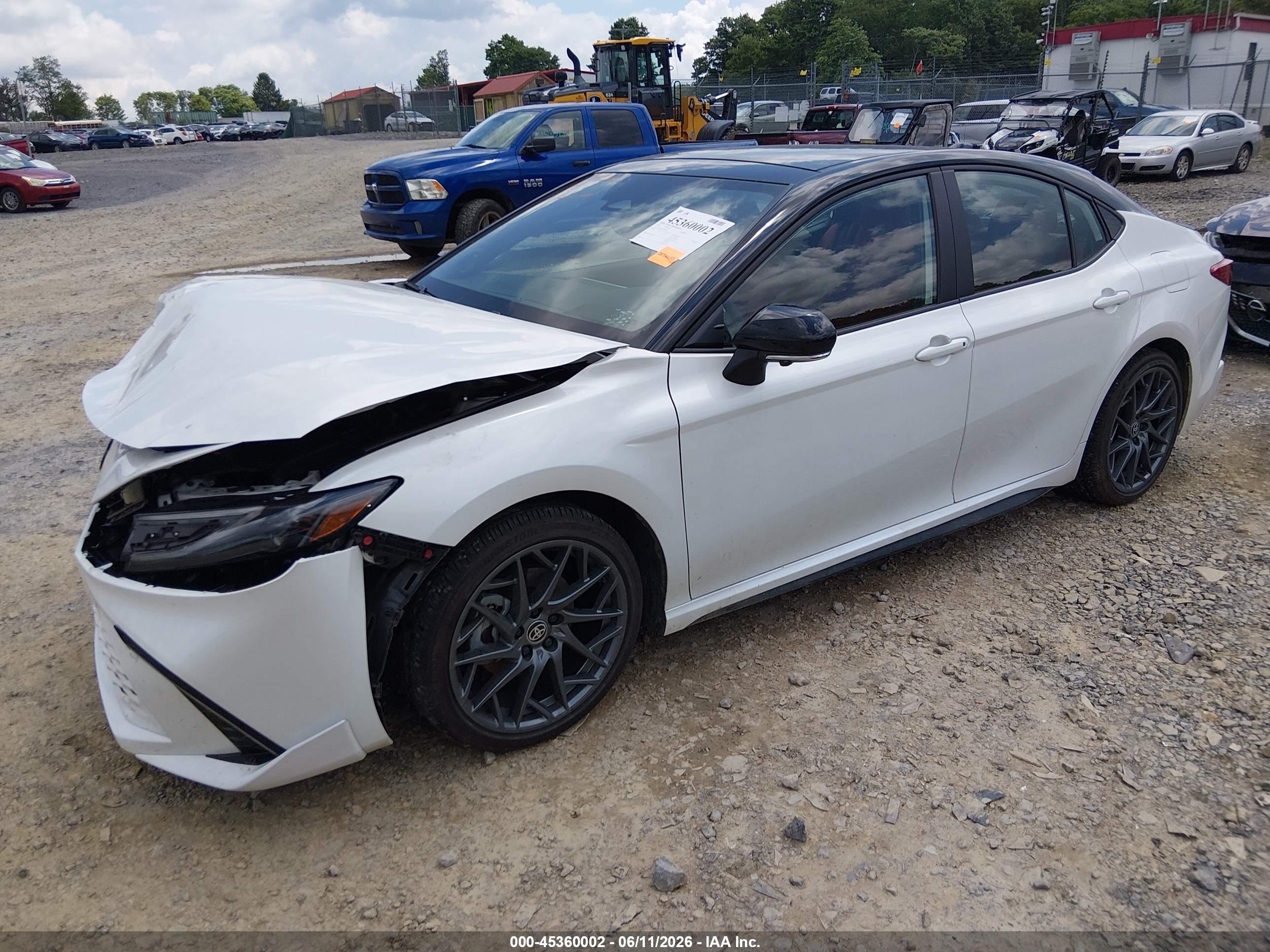 TOYOTA CAMRY image 2