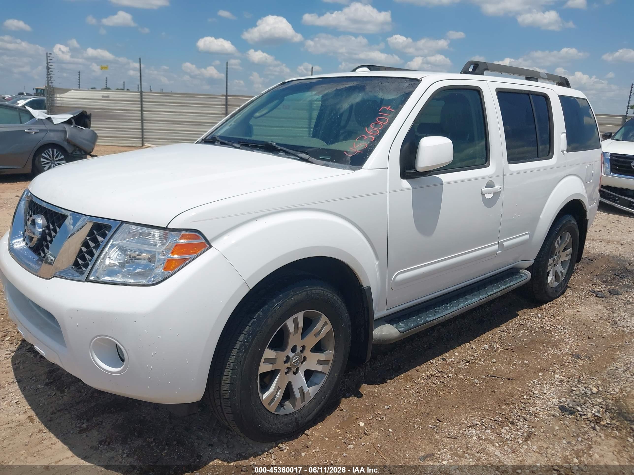 NISSAN PATHFINDER image 2