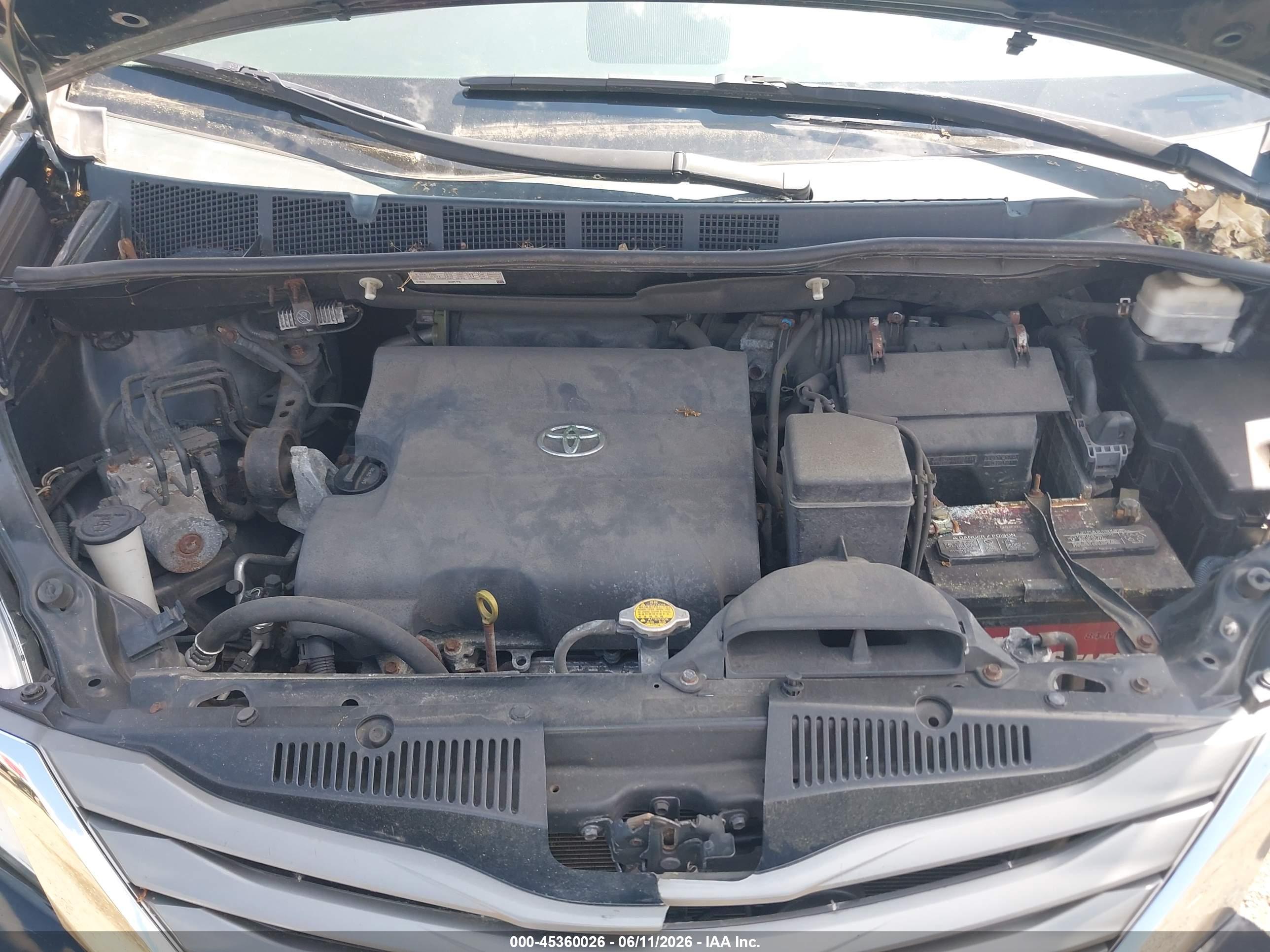 TOYOTA SIENNA image 10