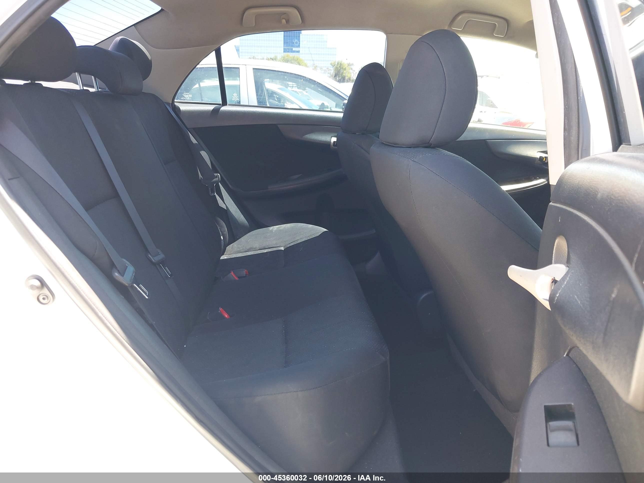 TOYOTA COROLLA image 8