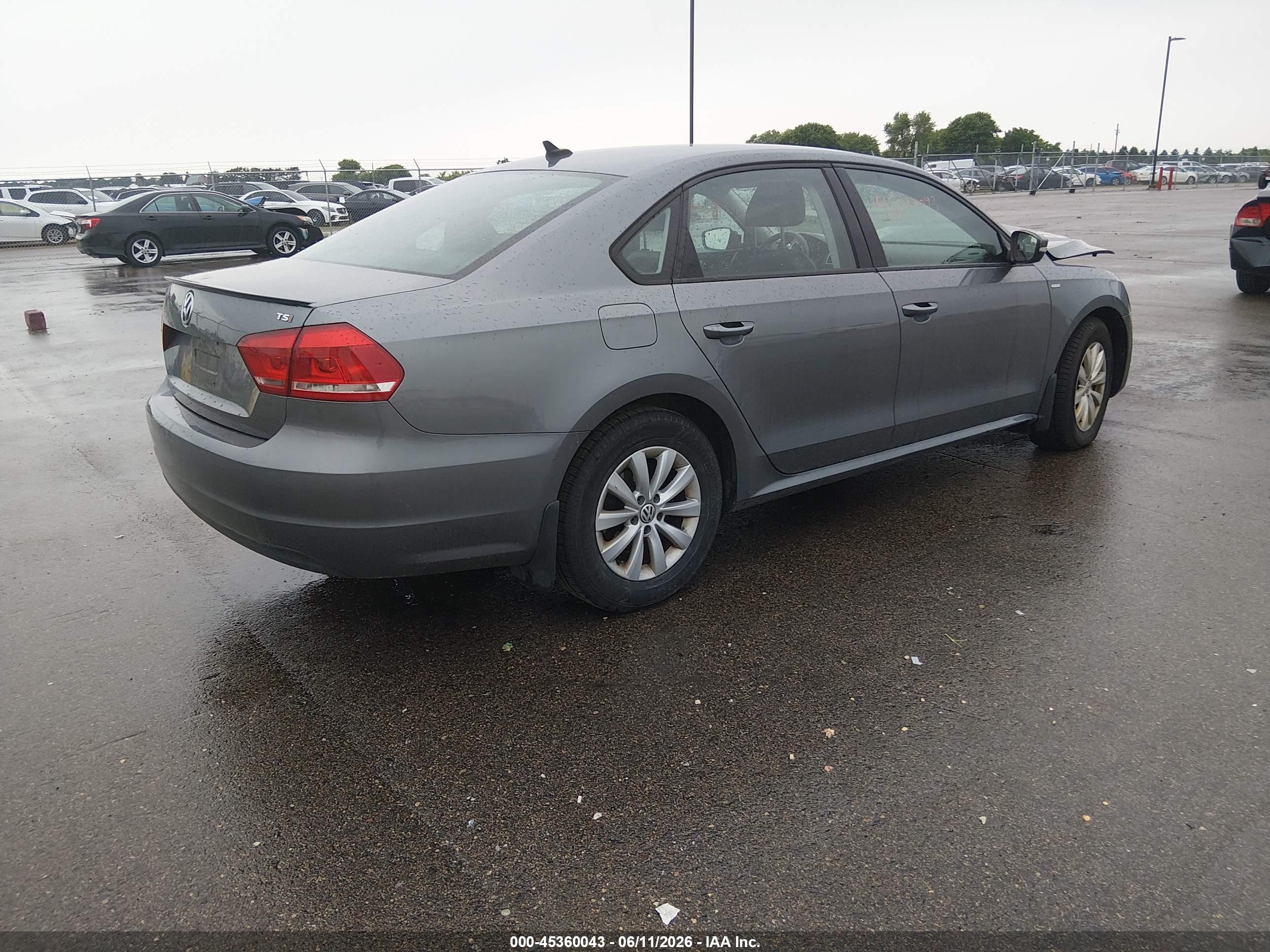 VOLKSWAGEN PASSAT image 4