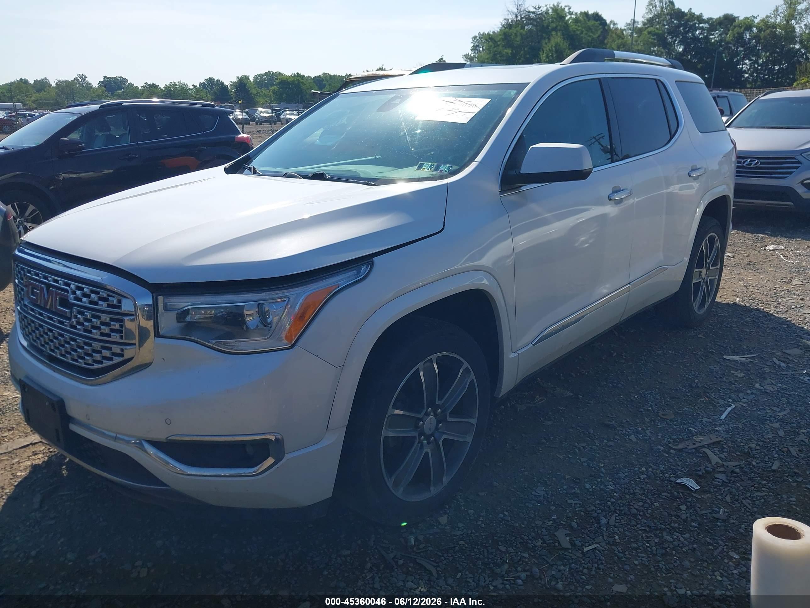GMC ACADIA image 2
