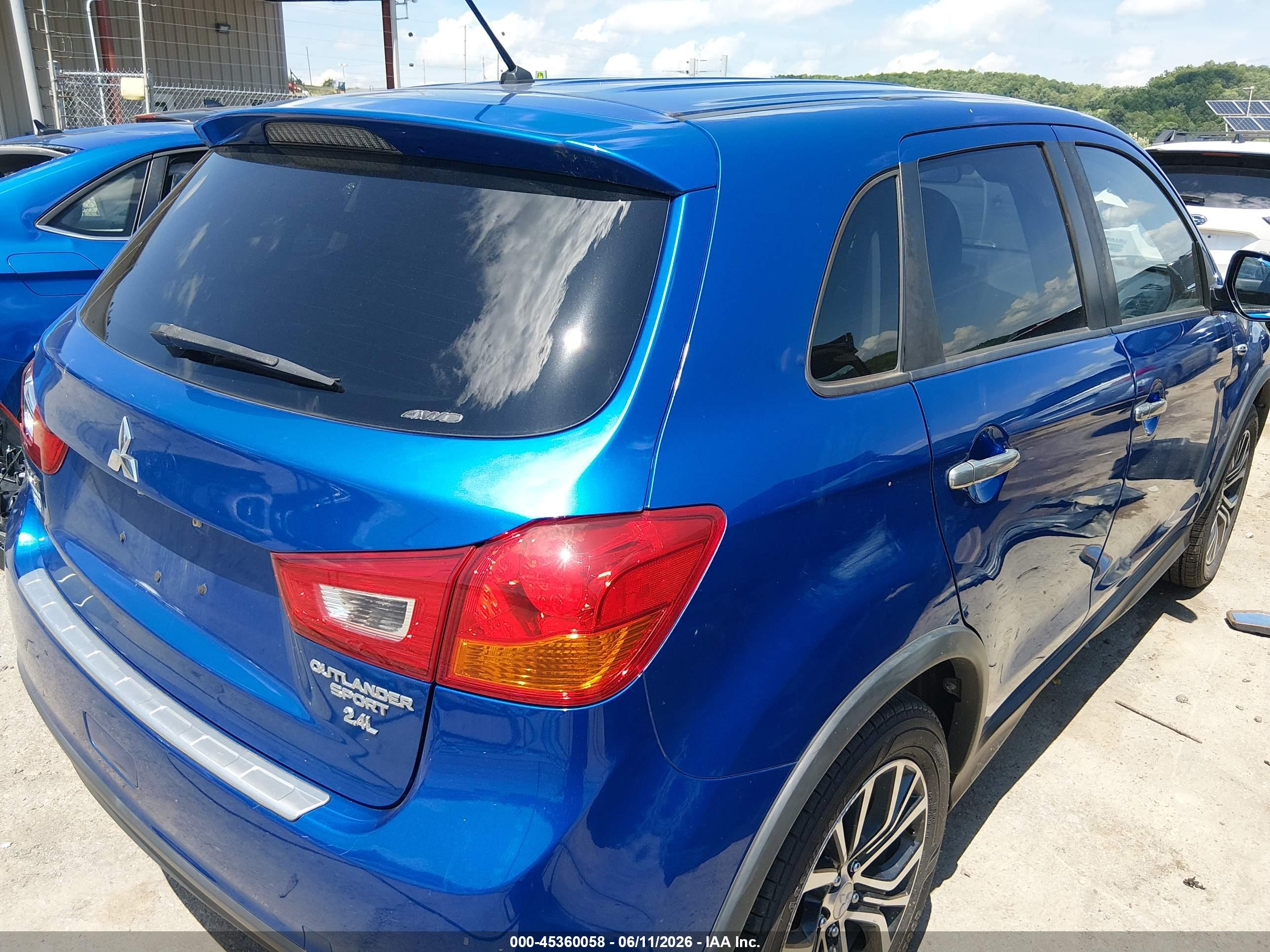 MITSUBISHI OUTLANDER image 4