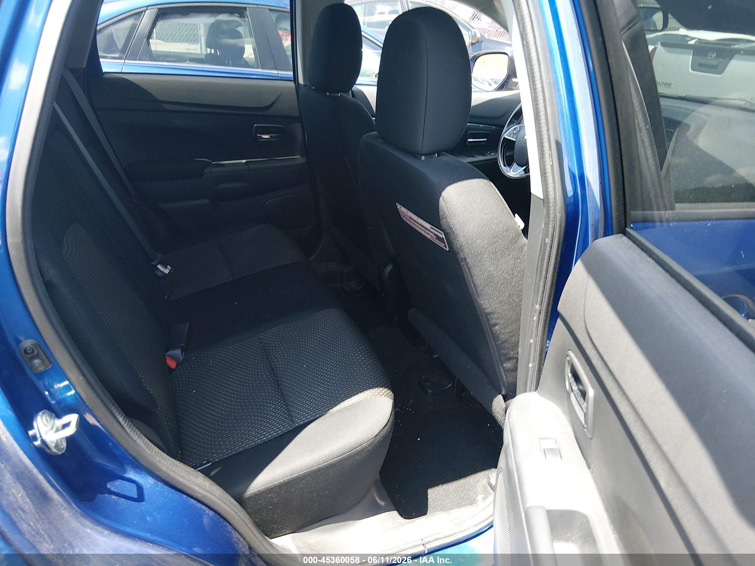 MITSUBISHI OUTLANDER image 8