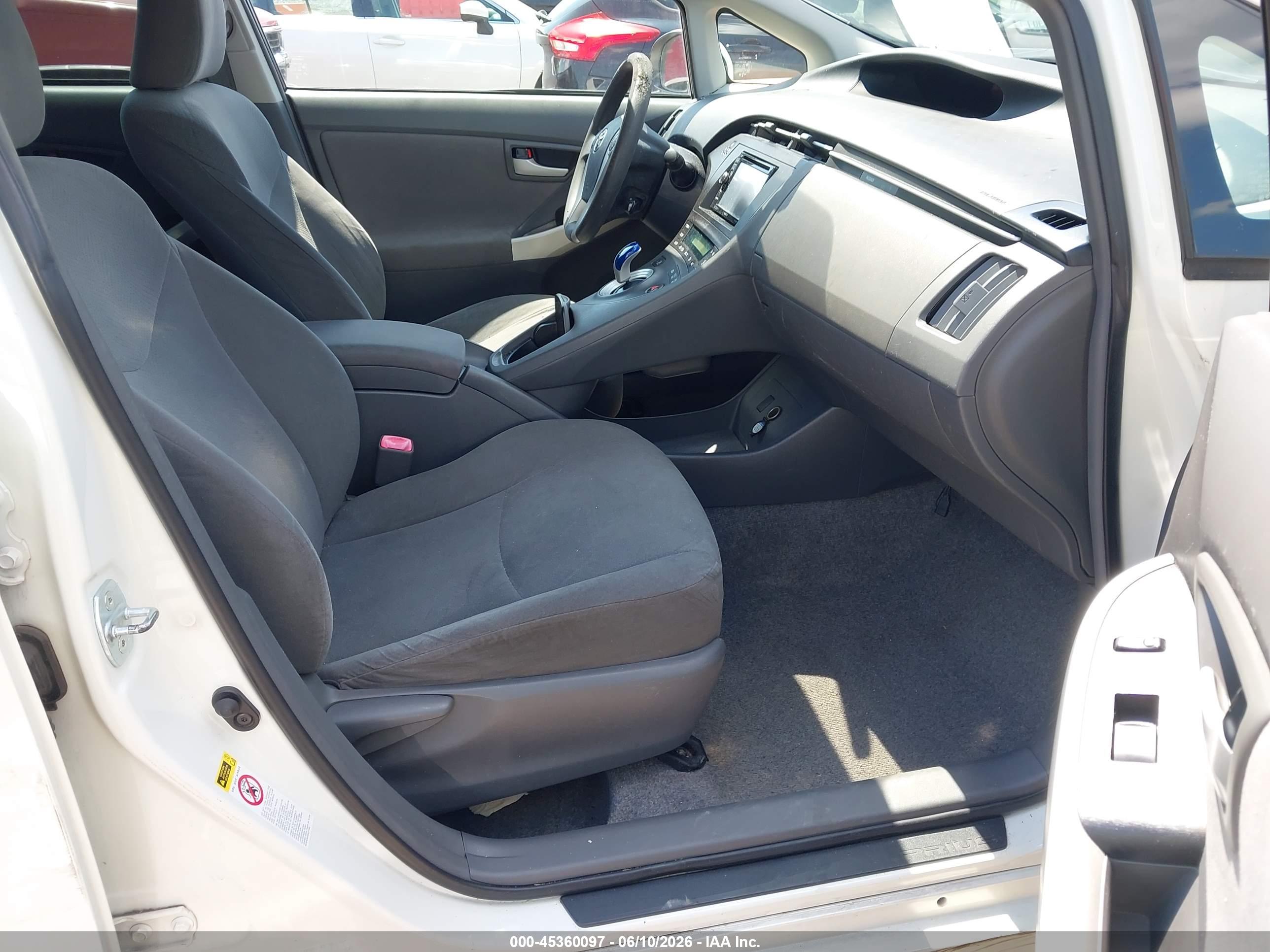 TOYOTA PRIUS image 5