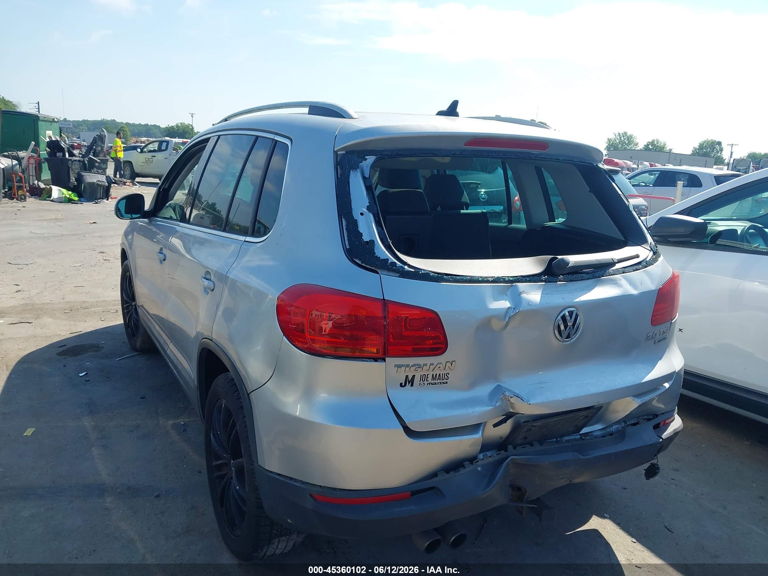 VOLKSWAGEN TIGUAN image 3