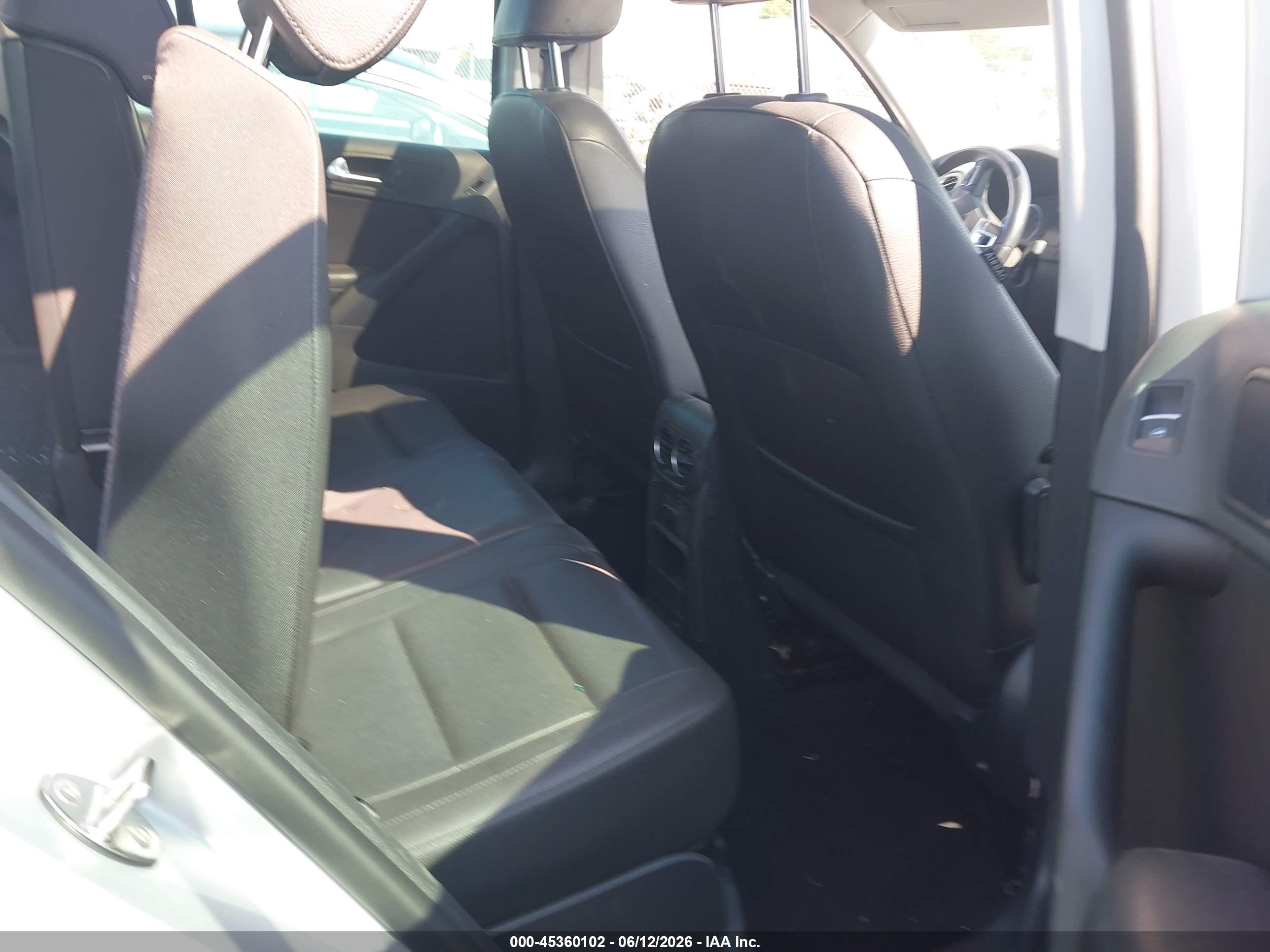 VOLKSWAGEN TIGUAN image 8
