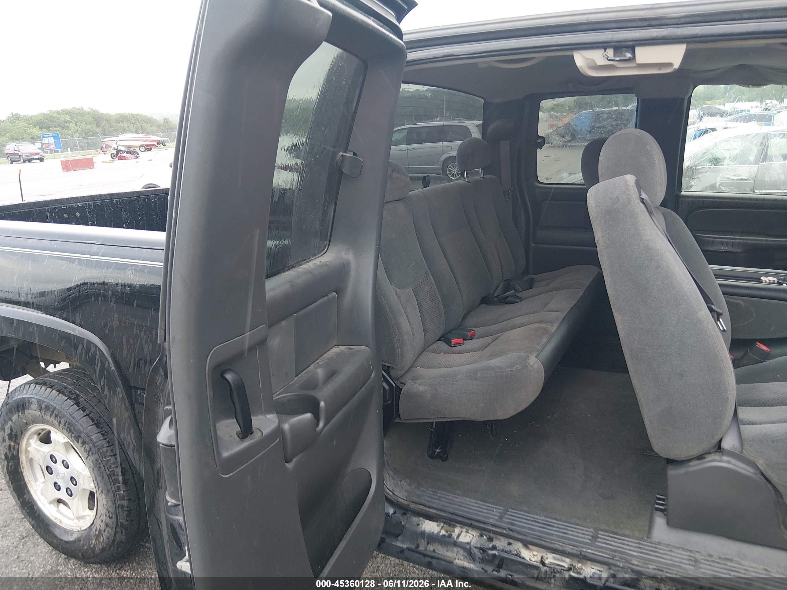CHEVROLET SILVERADO image 8