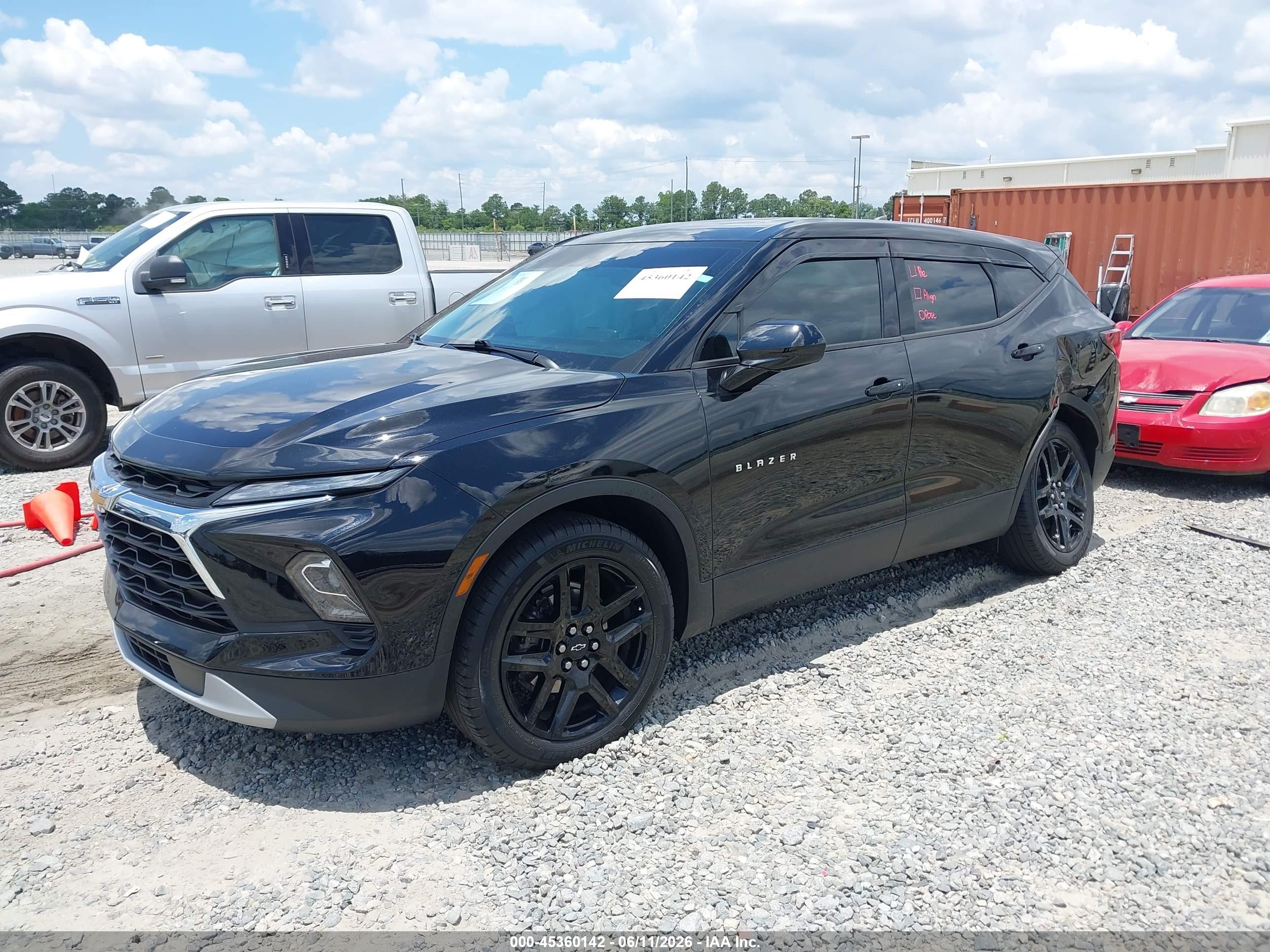CHEVROLET BLAZER image 2