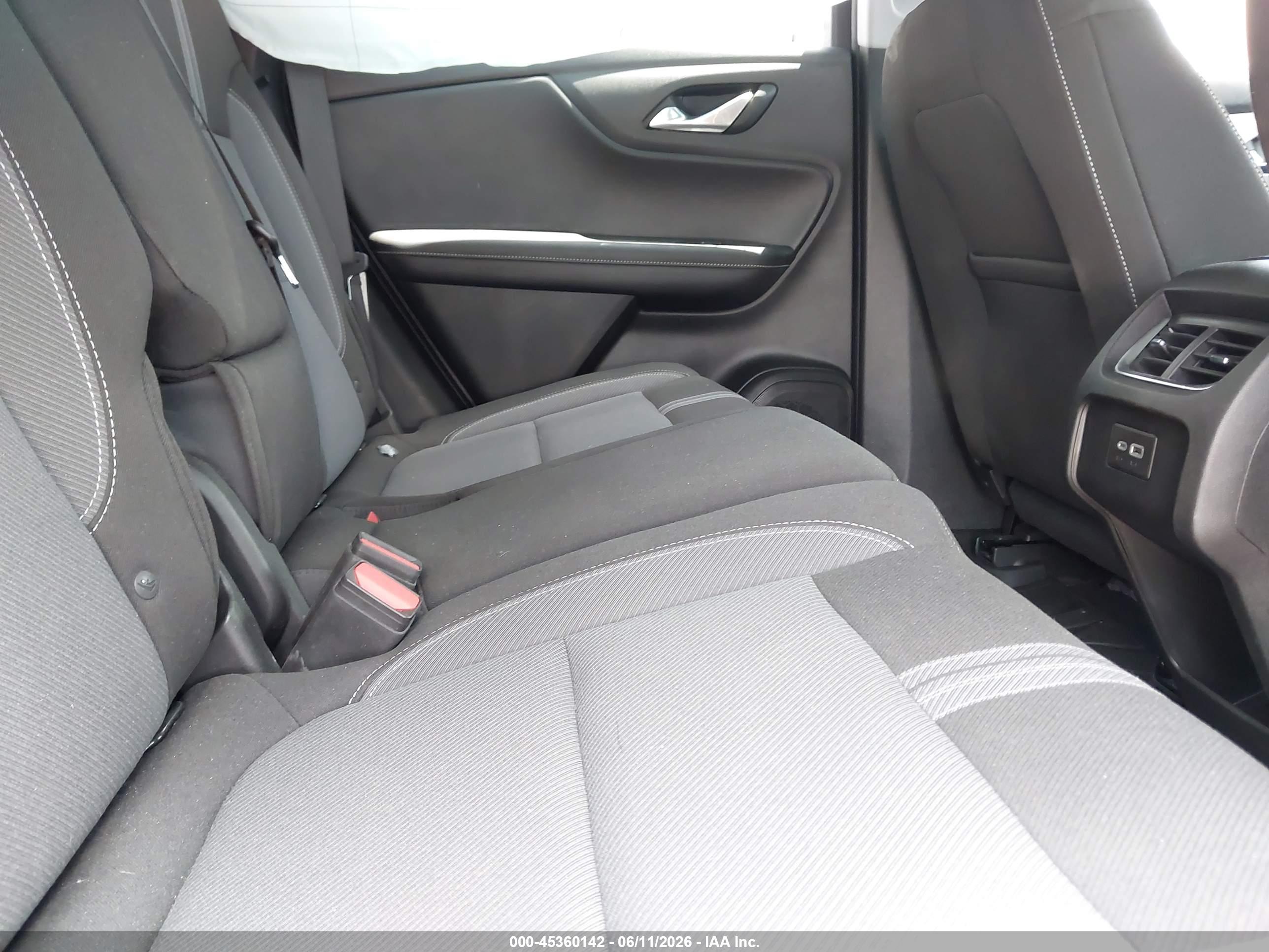 CHEVROLET BLAZER image 8