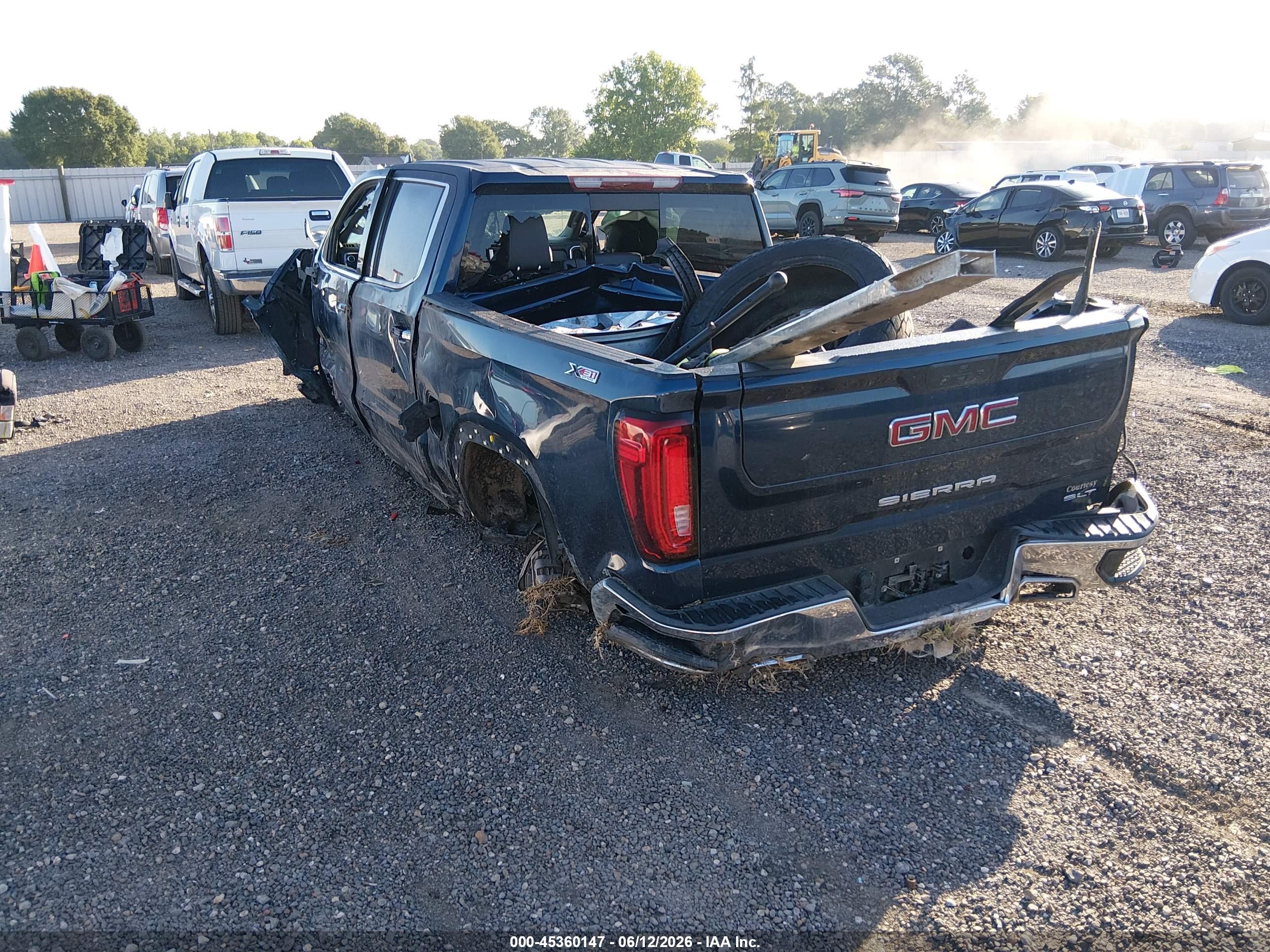 GMC SIERRA image 3