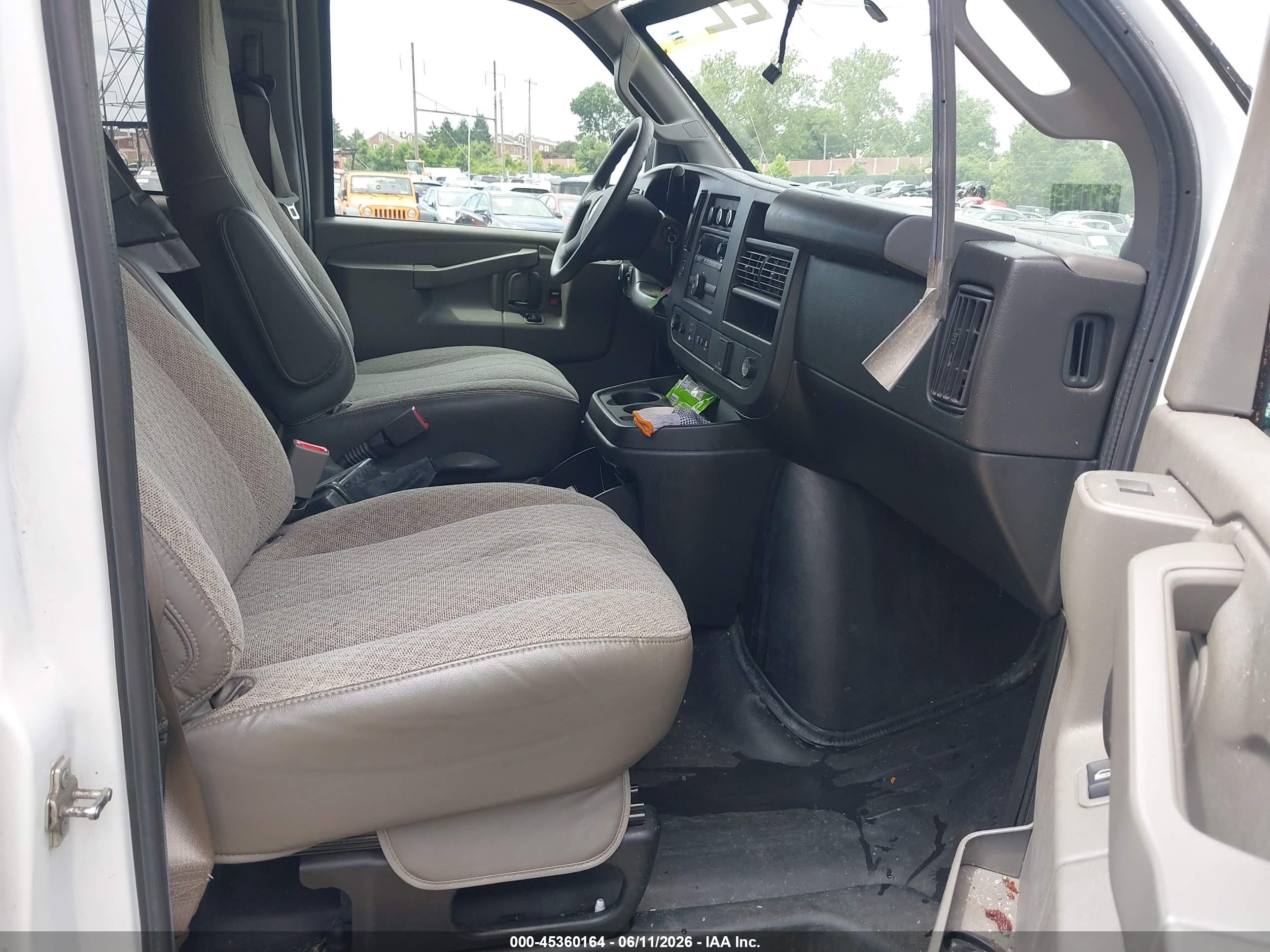CHEVROLET EXPRESS image 5