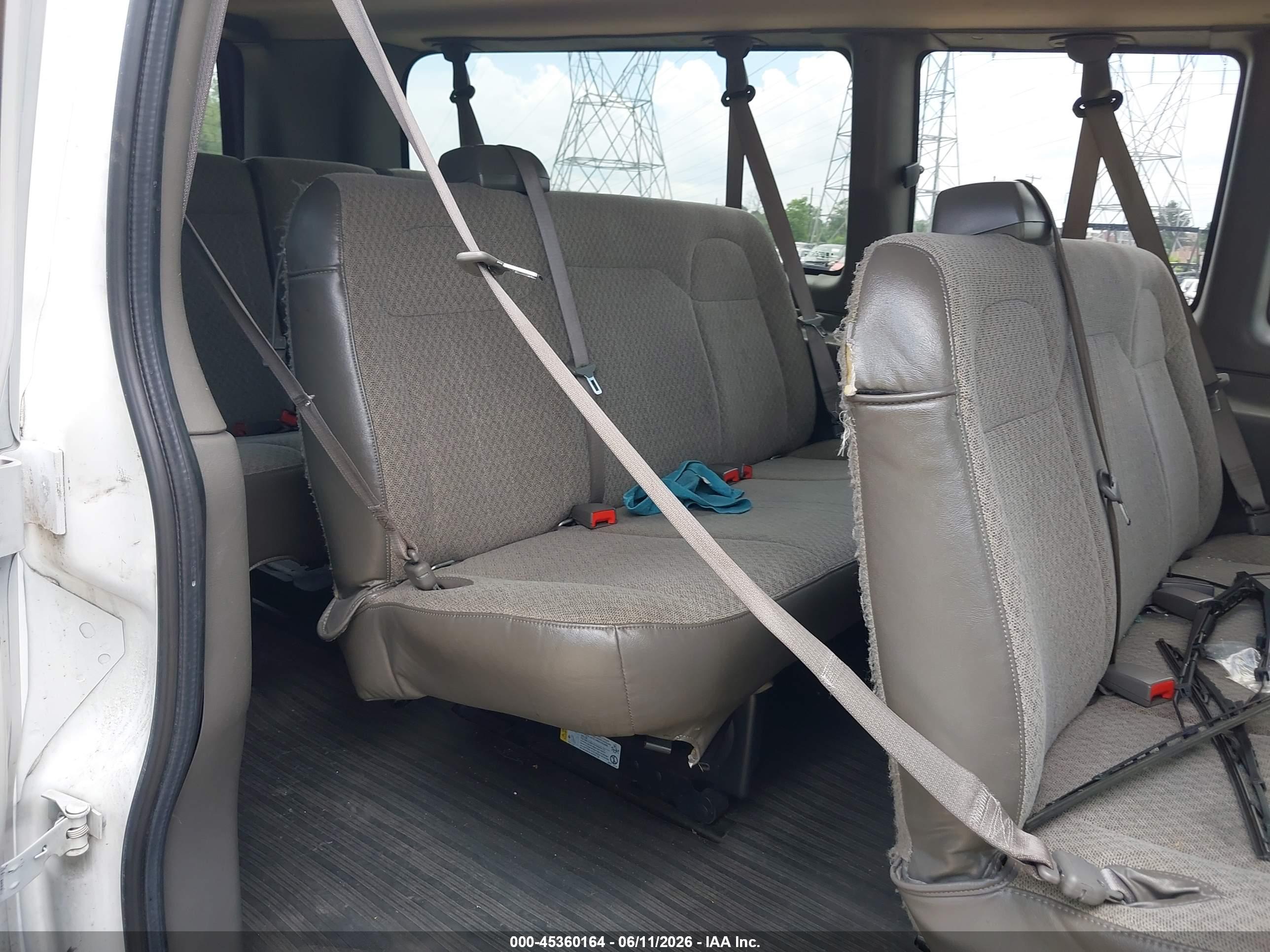CHEVROLET EXPRESS image 8