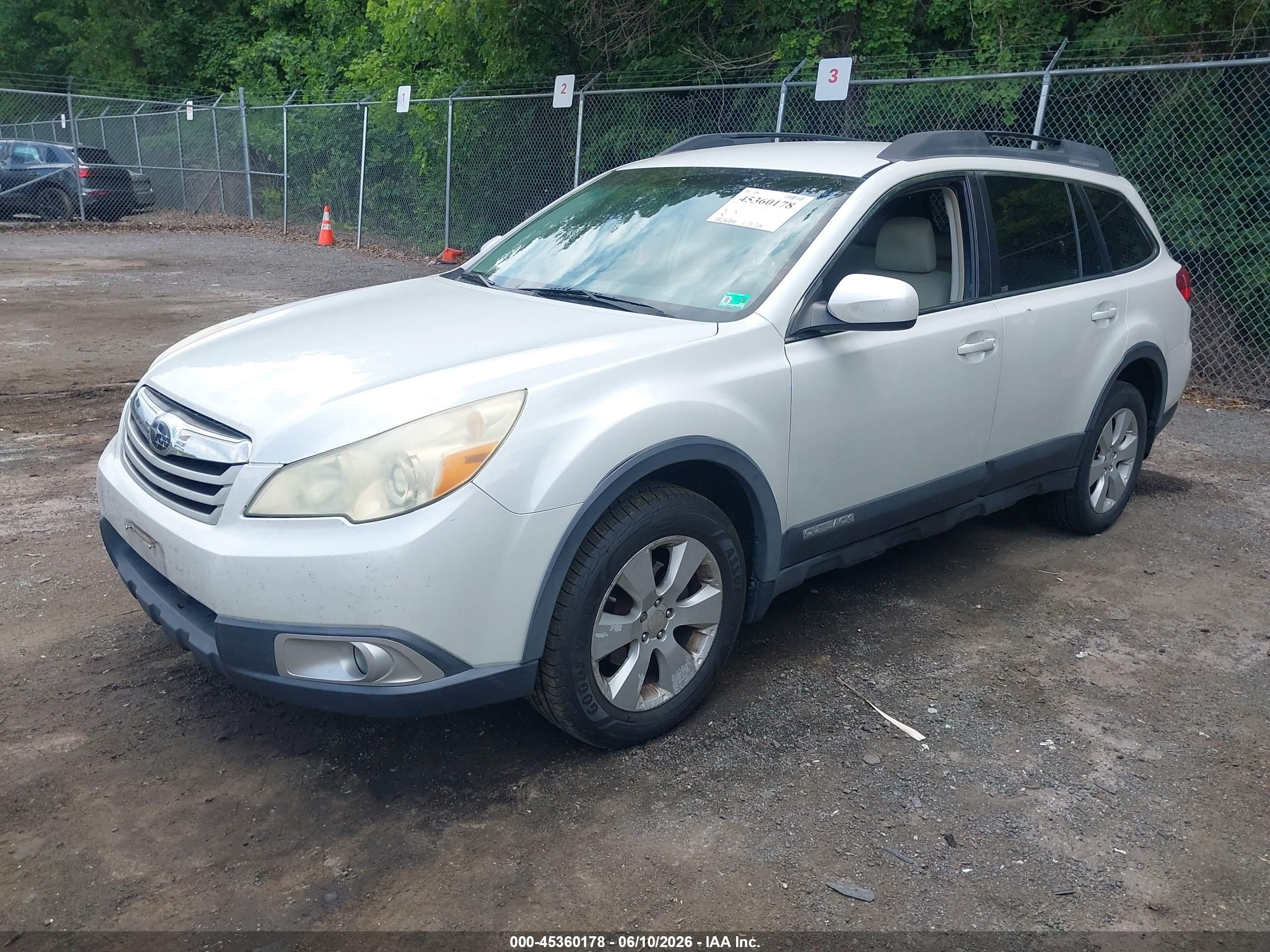 SUBARU OUTBACK image 2