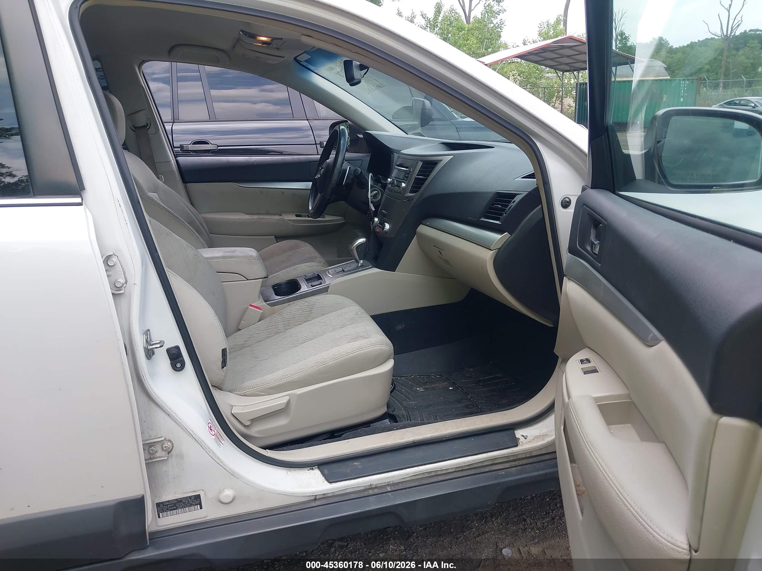 SUBARU OUTBACK image 5