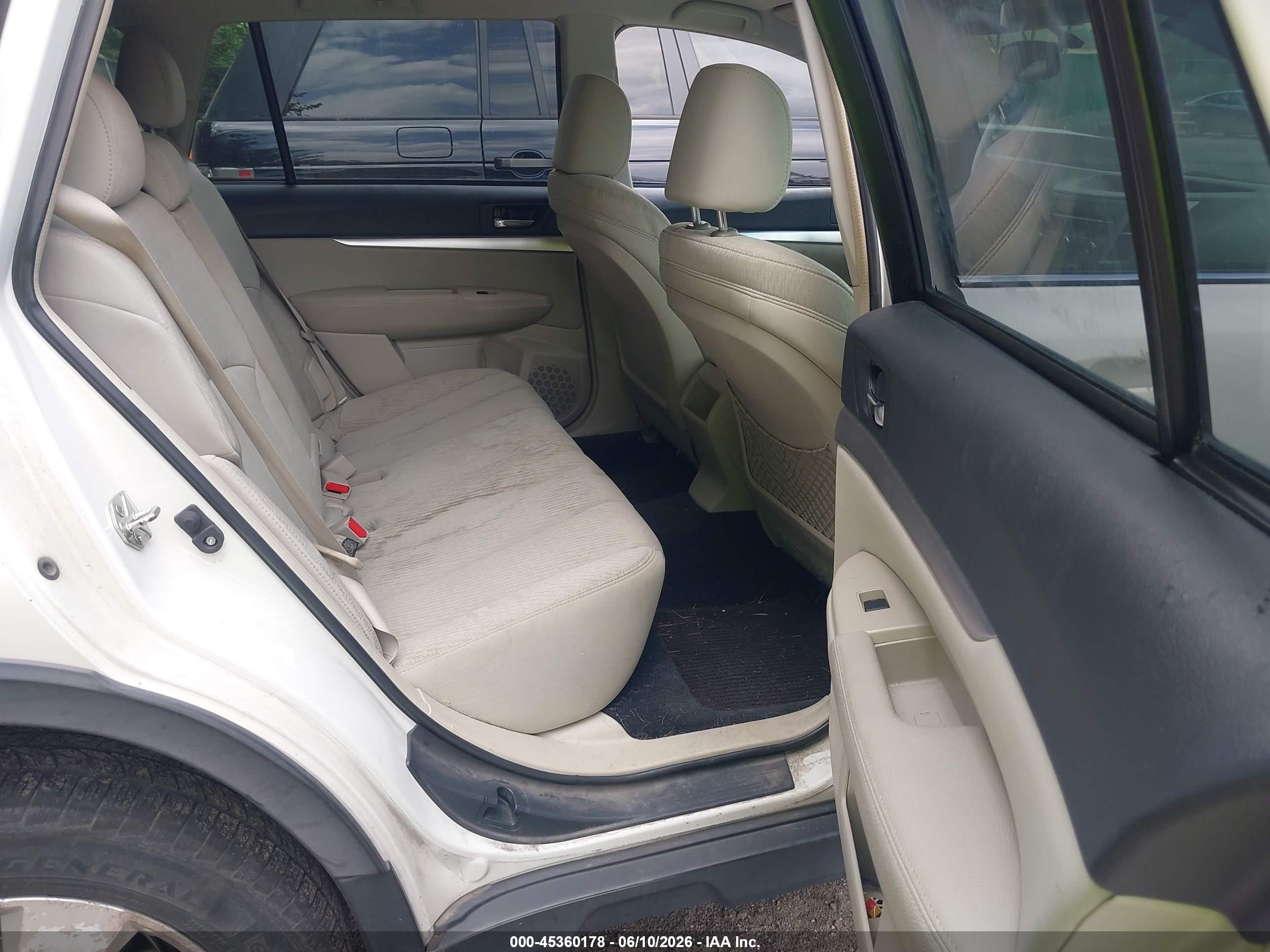 SUBARU OUTBACK image 8