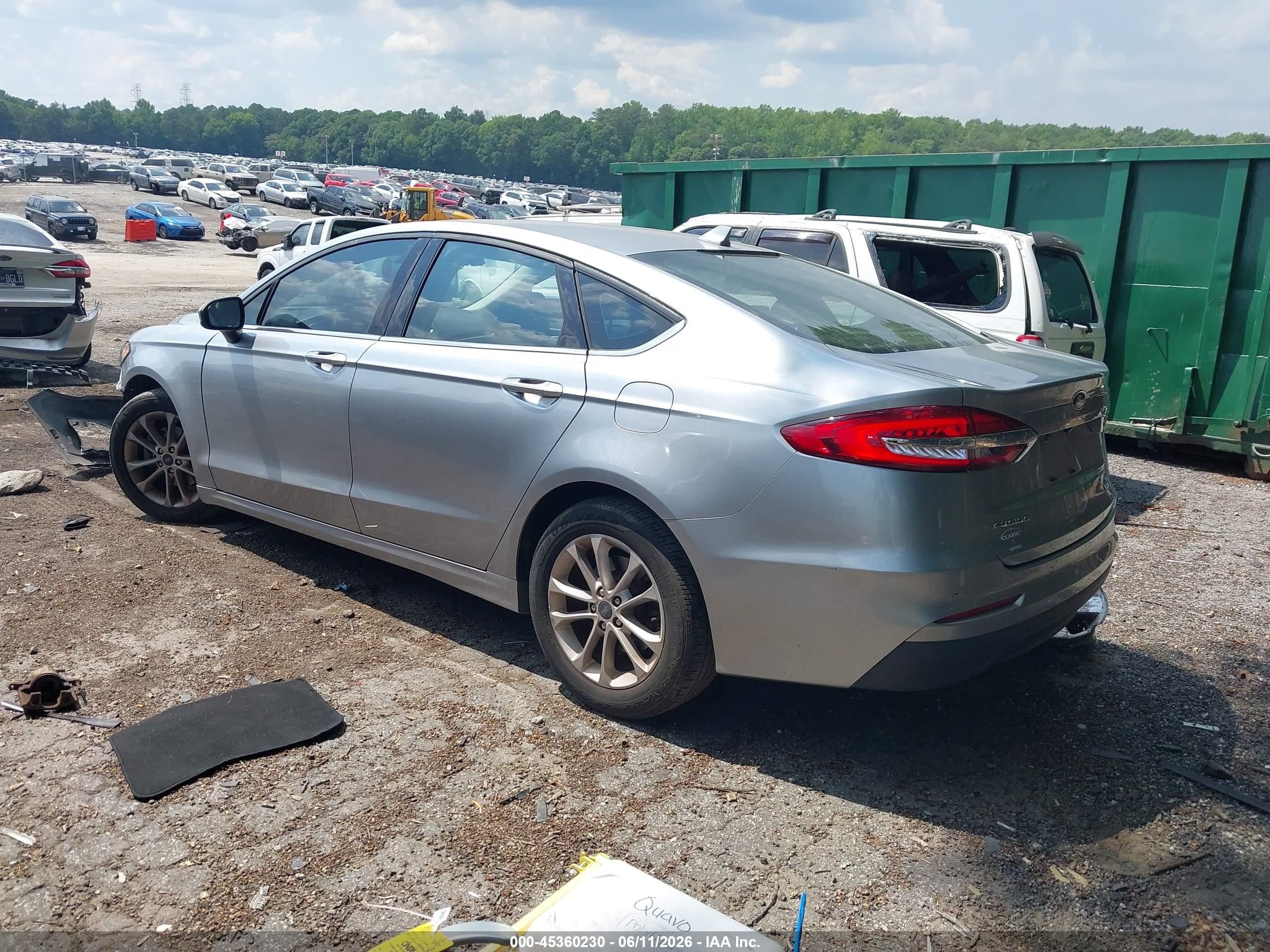 FORD FUSION image 3