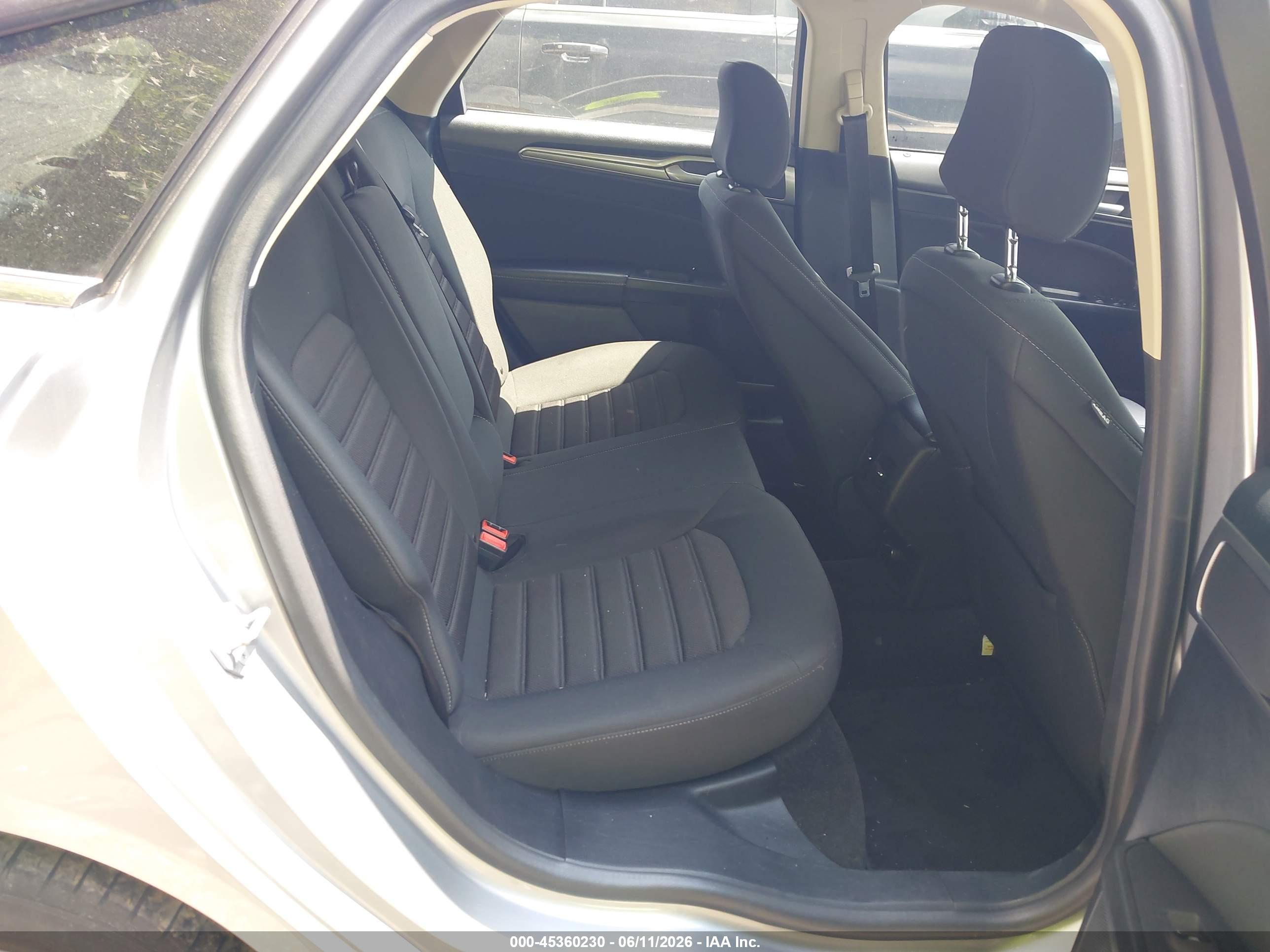 FORD FUSION image 8